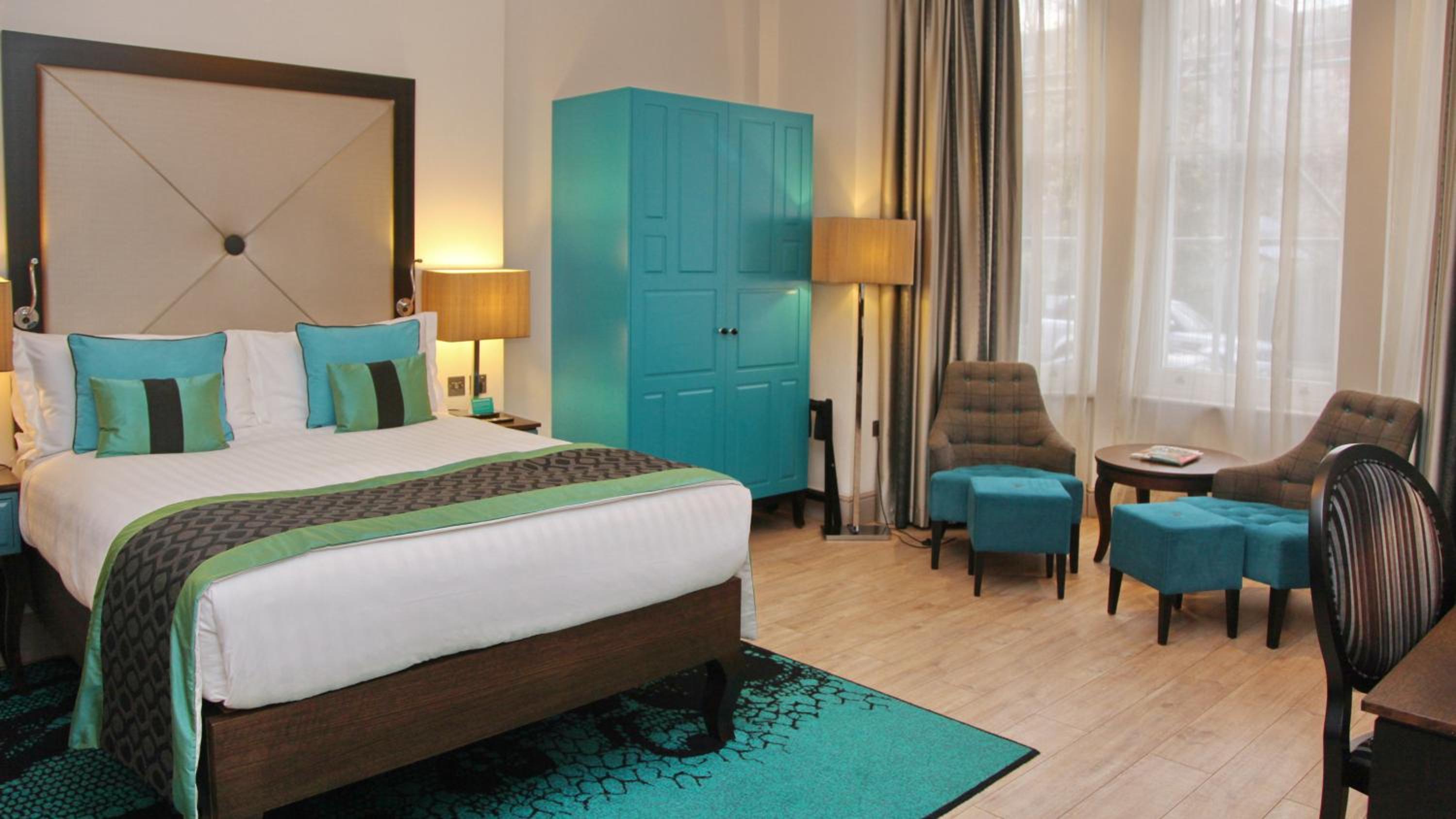 Premium Queen Room with Extra Bed photo 3