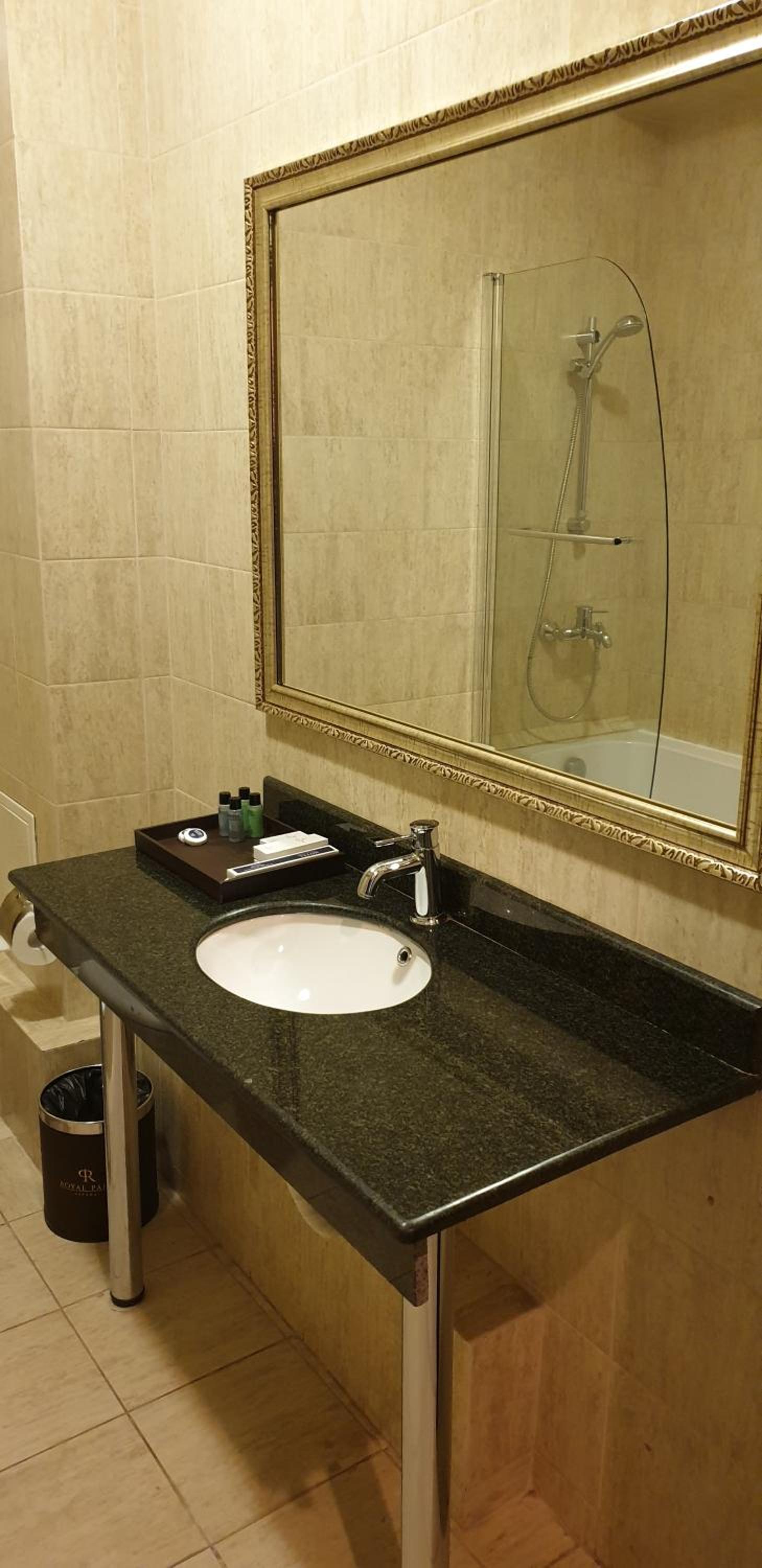 Standard Twin Room - Photo 3