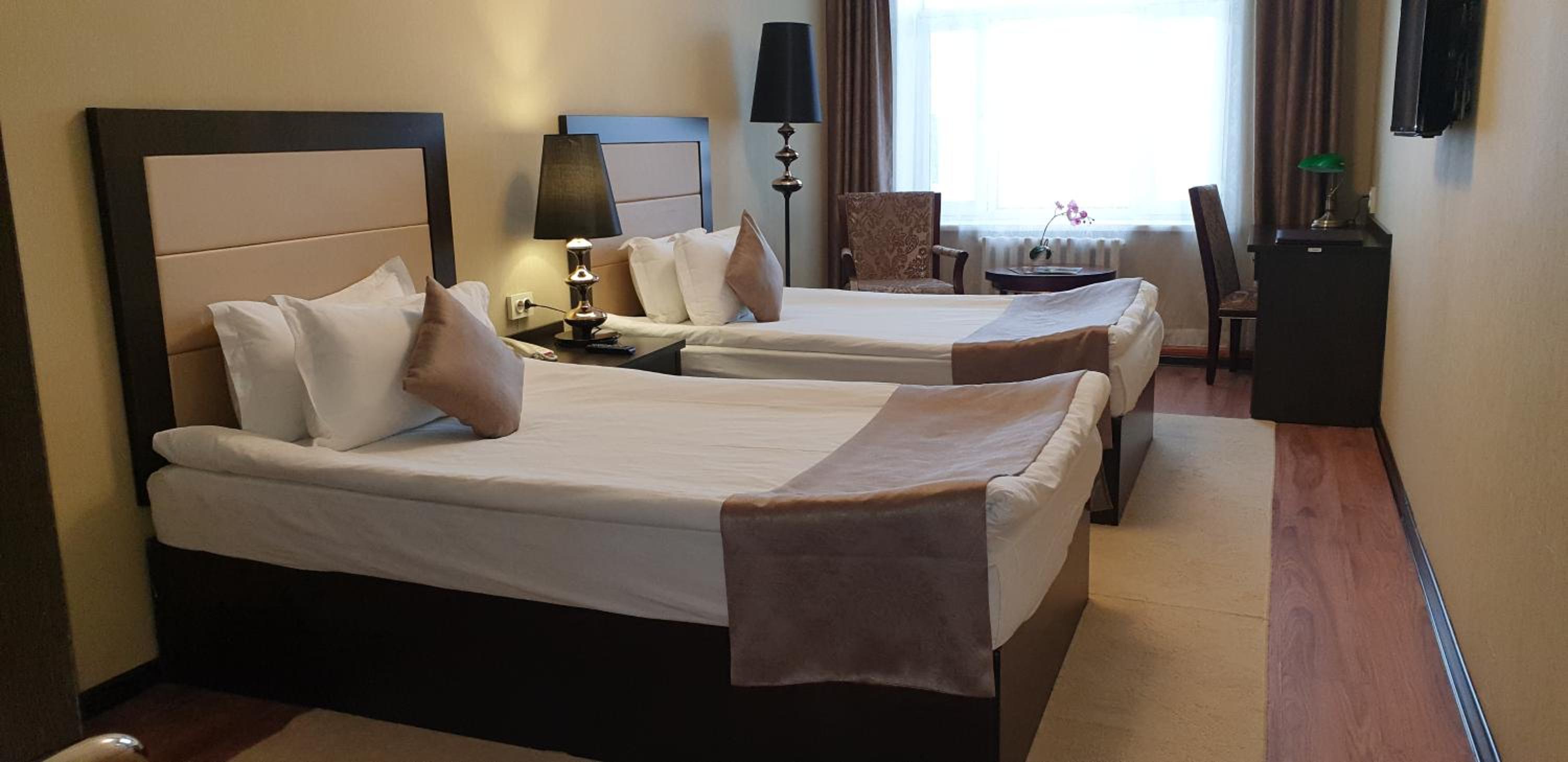 Standard Twin Room - Photo 7