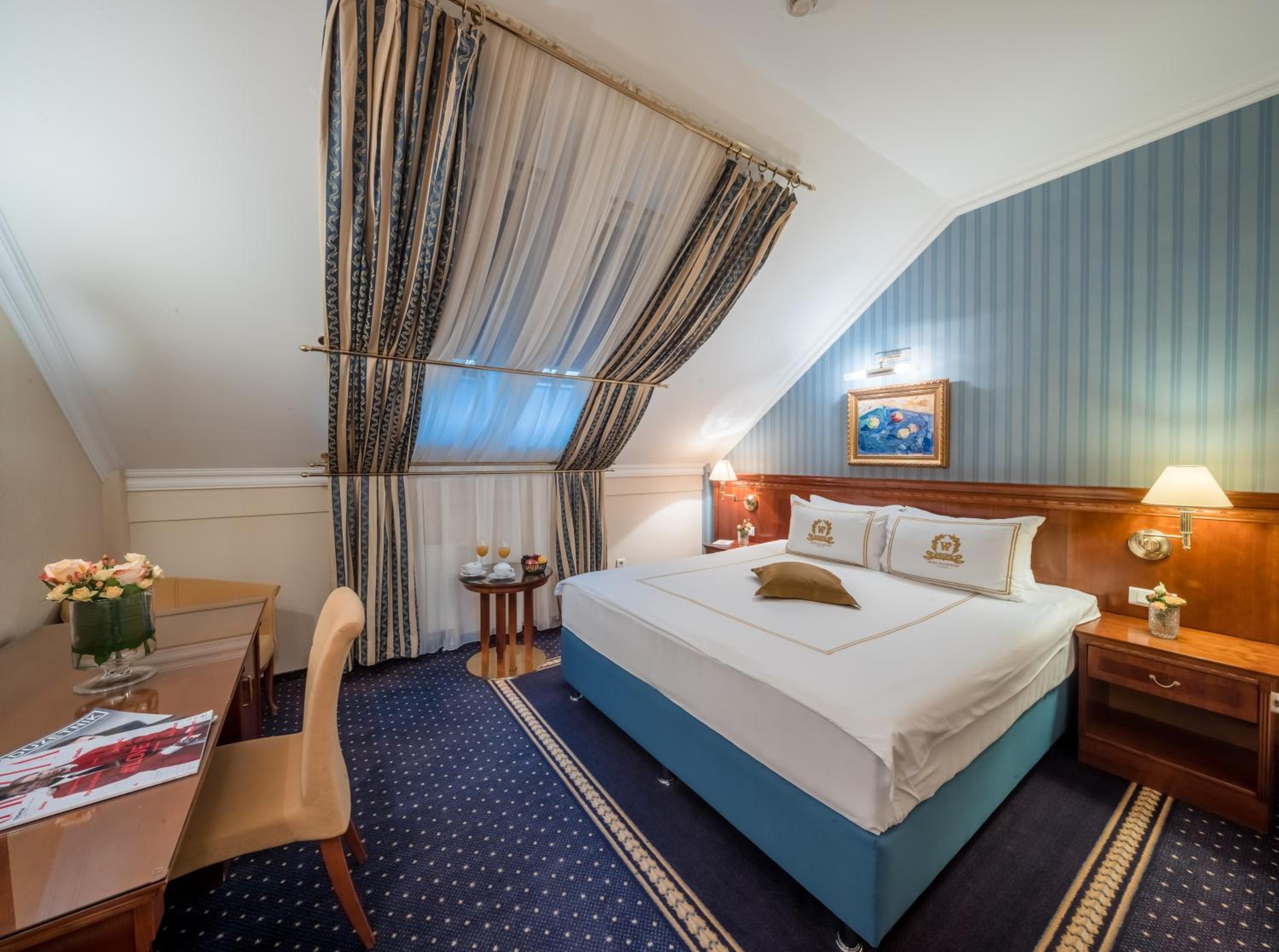 Double or Twin Room - Photo 4