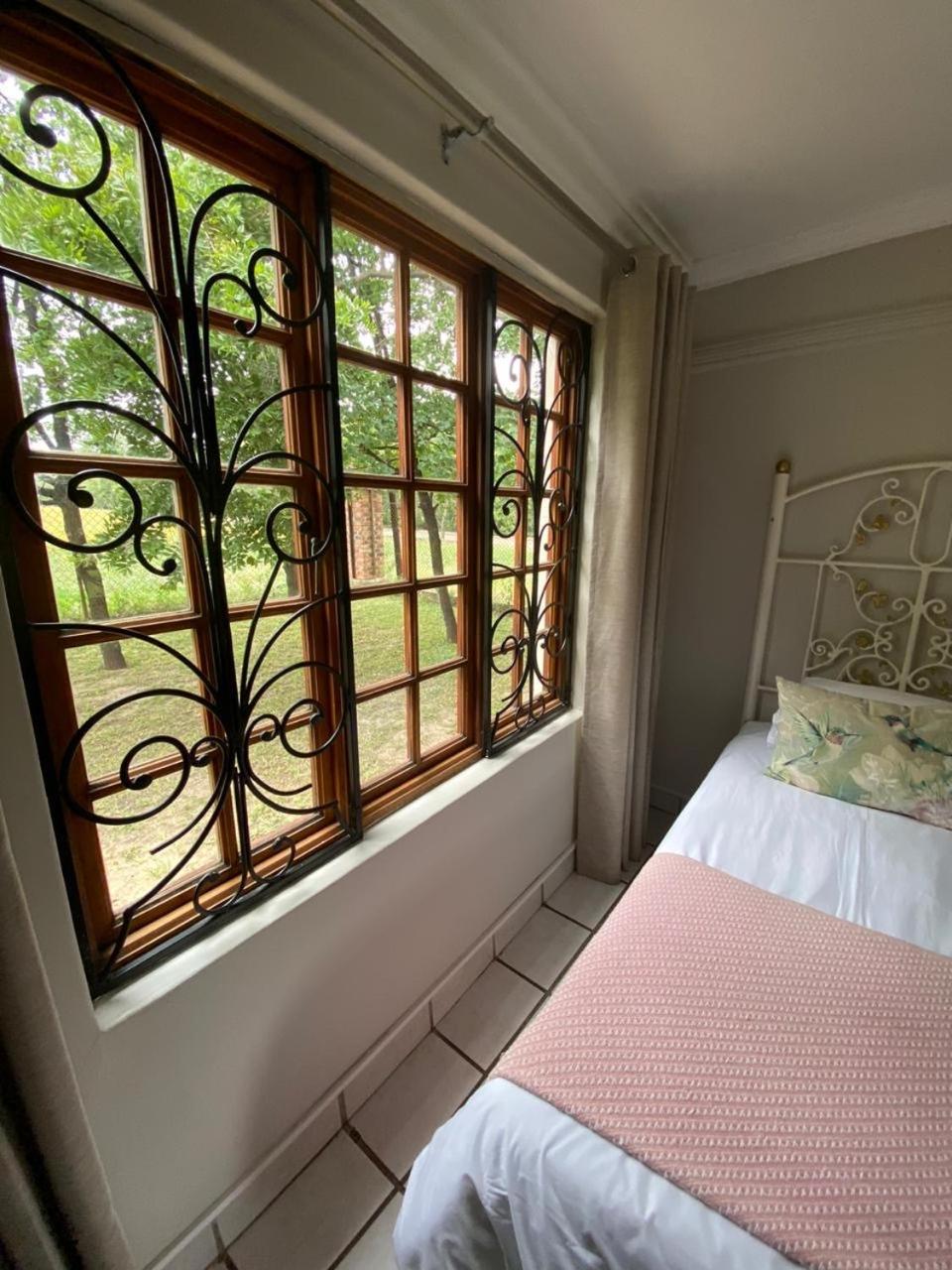 Twin Room with Private Bathroom - Photo 1