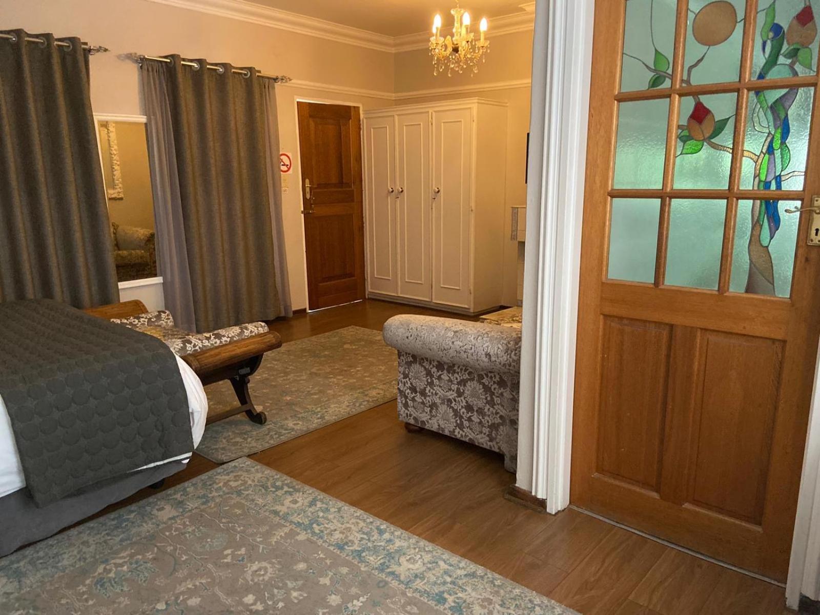 Double Room with Private Bathroom - Photo 9