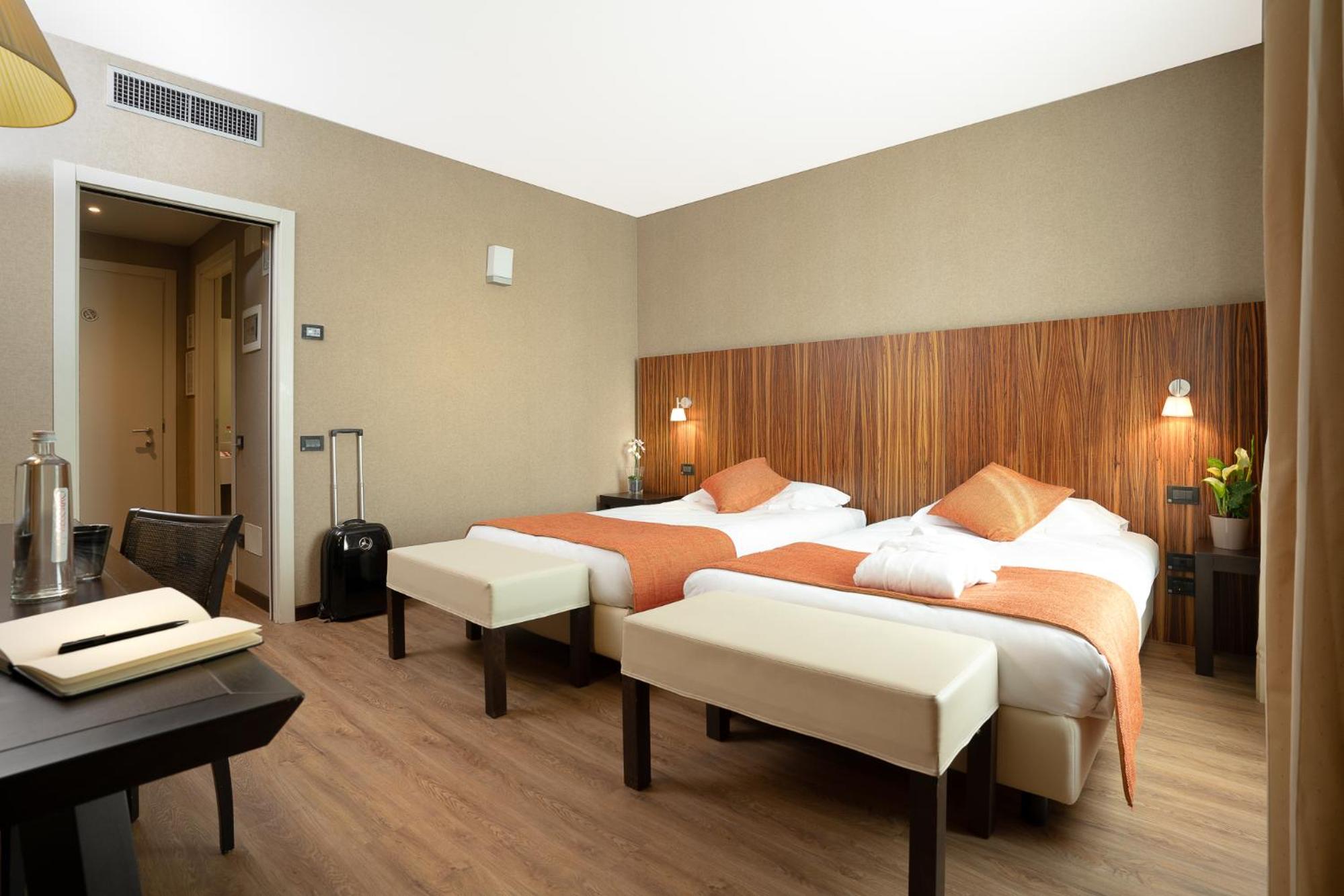 Superior Double or Twin Room - Photo 9
