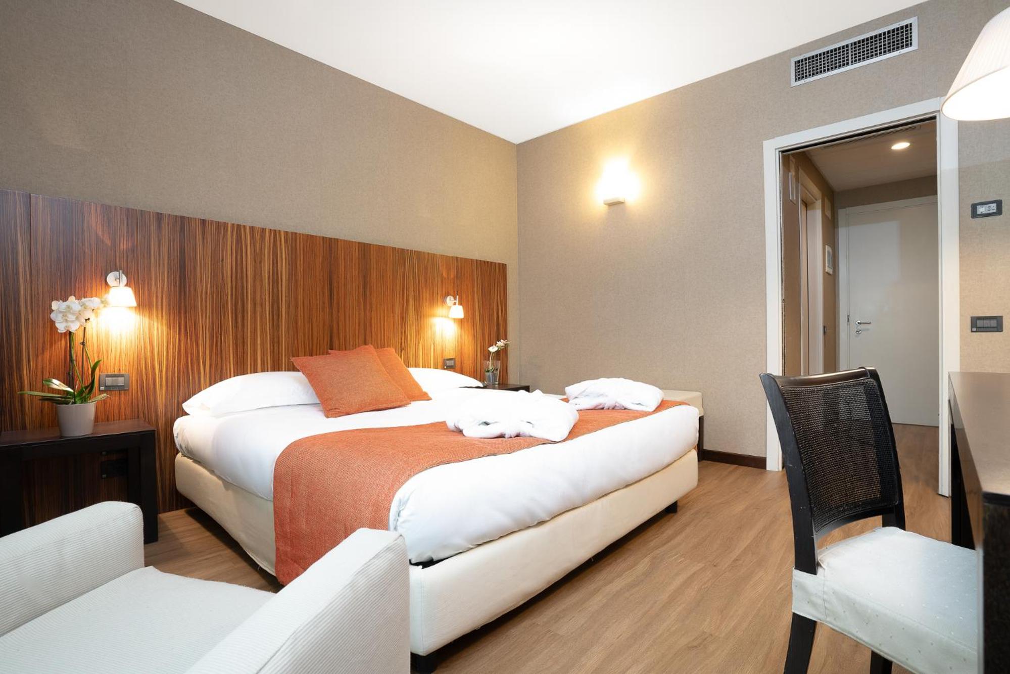 Superior Double or Twin Room - Photo 10