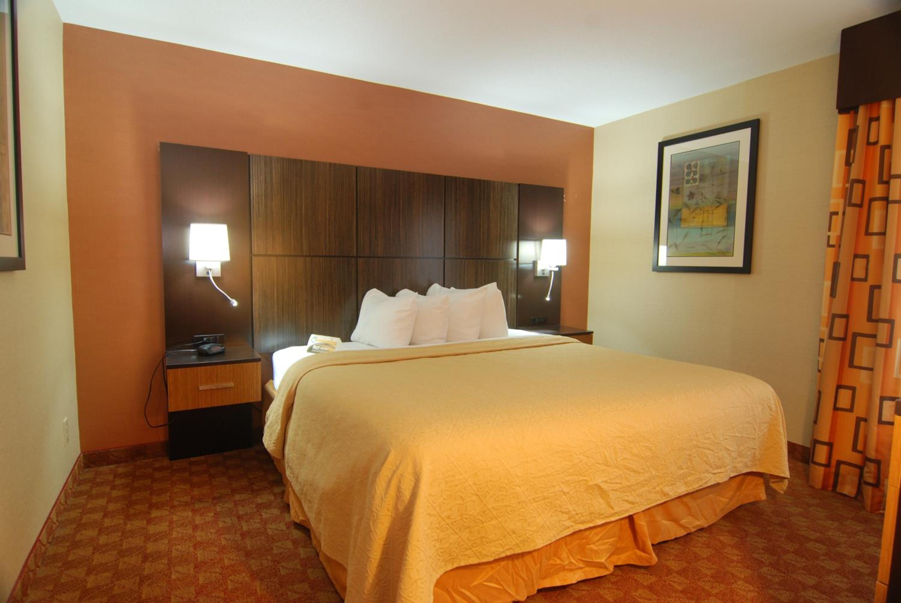 Queen Room - Non-Smoking - Photo 2