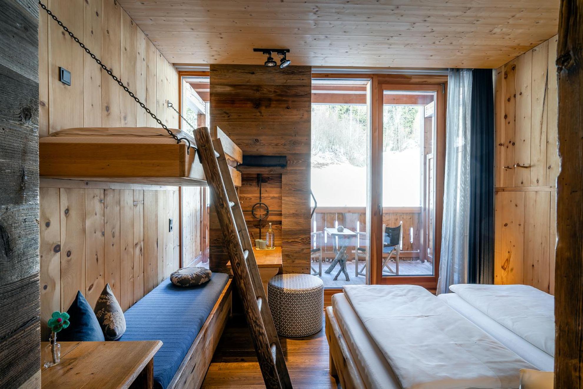 Double Room with Balcony and Mountain View