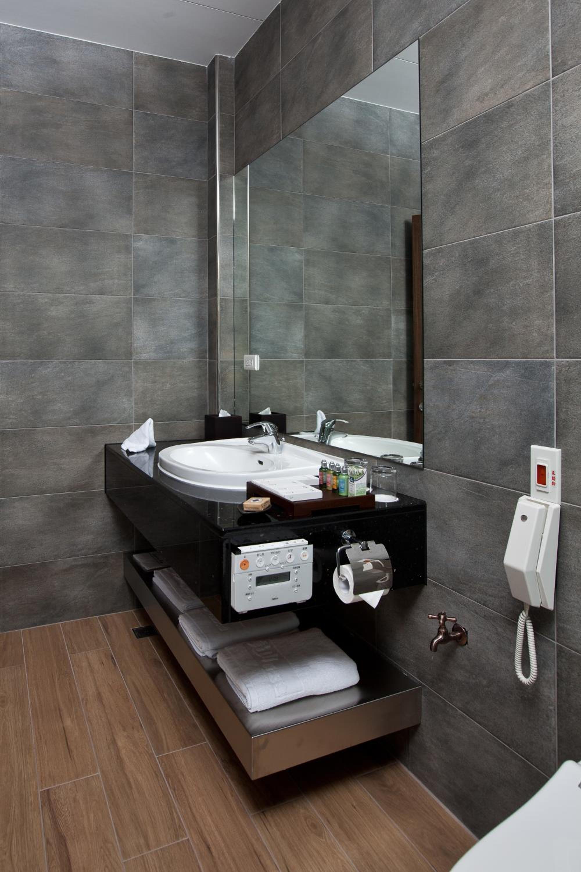 Deluxe Double Room with Bath photo 3