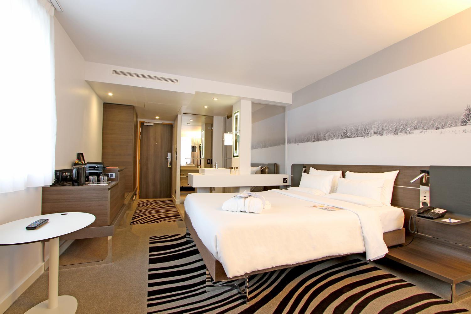 Executive Room with Queen Bed