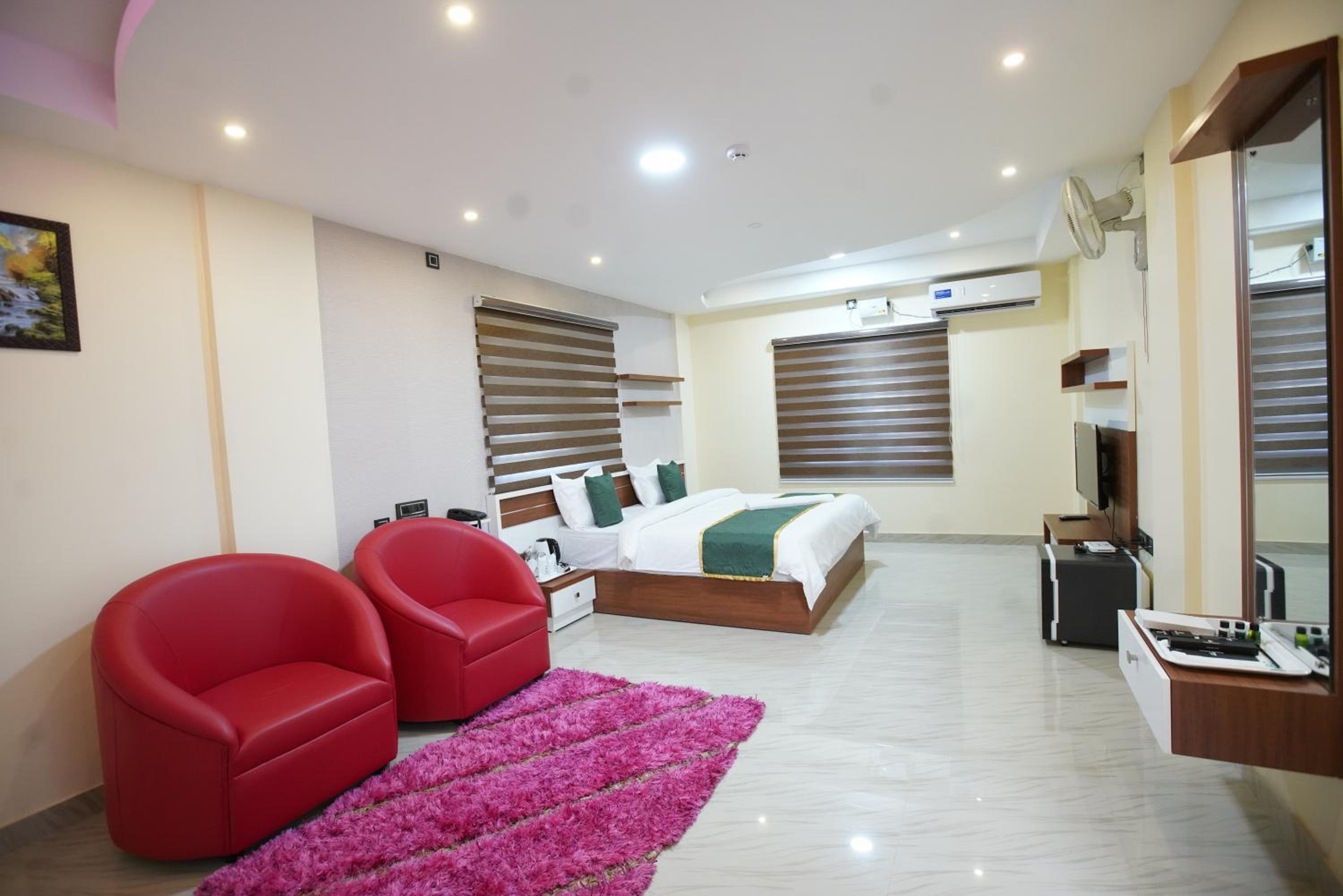 Standard Family Room - Photo 4