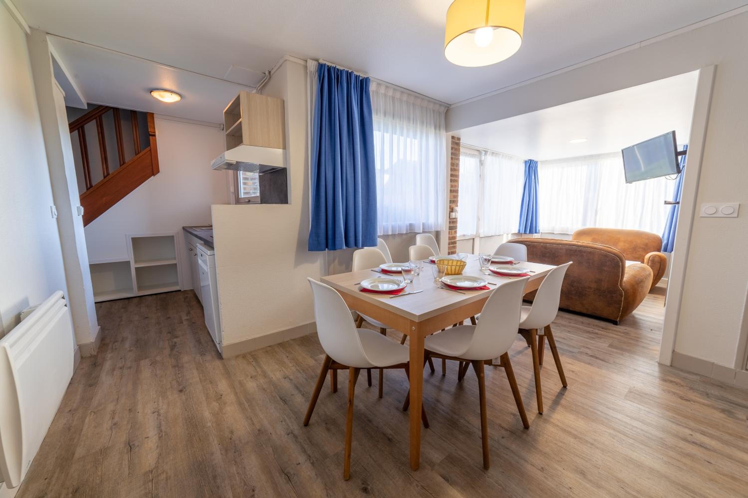 Three-Bedroom House photo 2