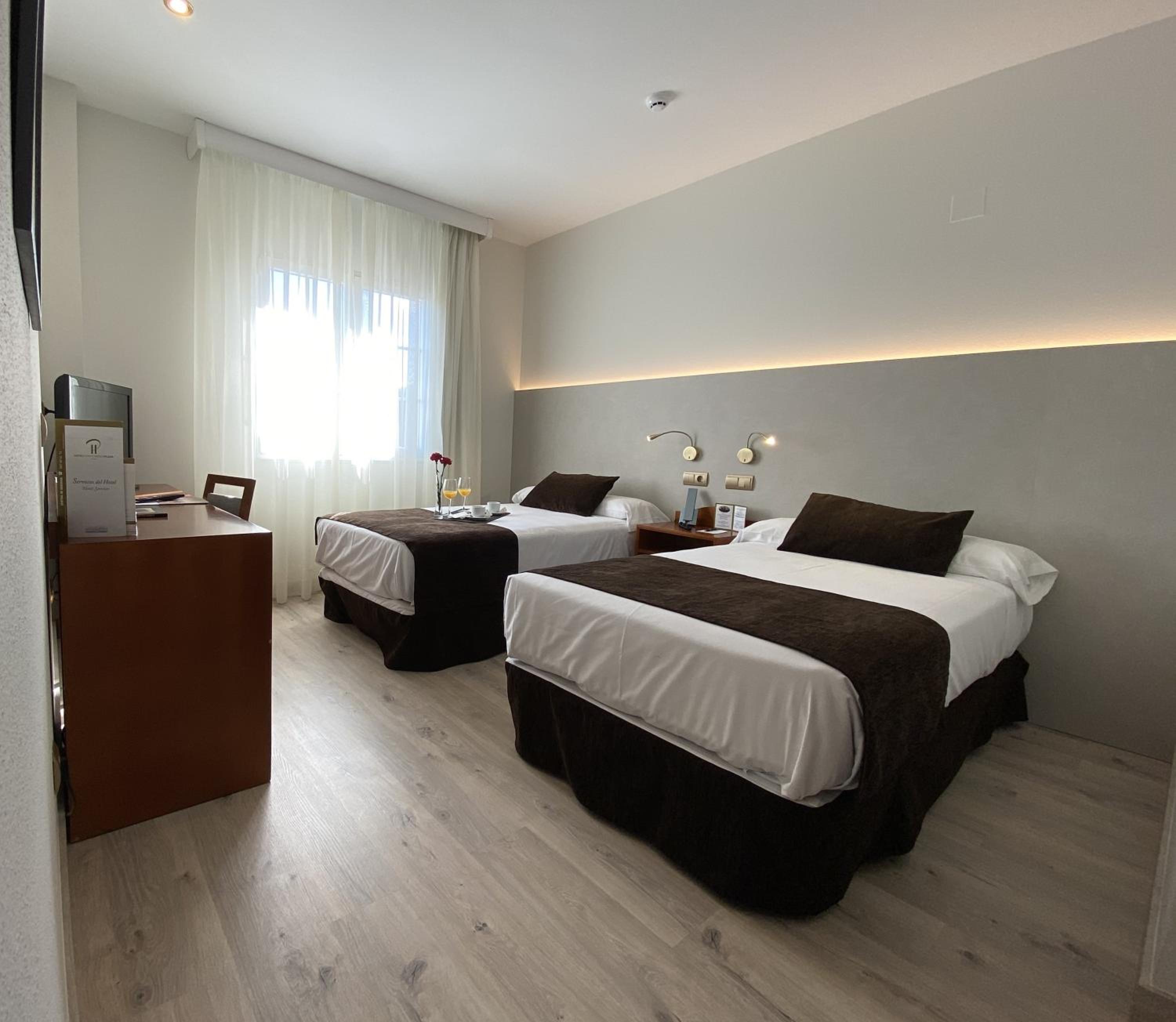 Double or Twin Room - Photo 10