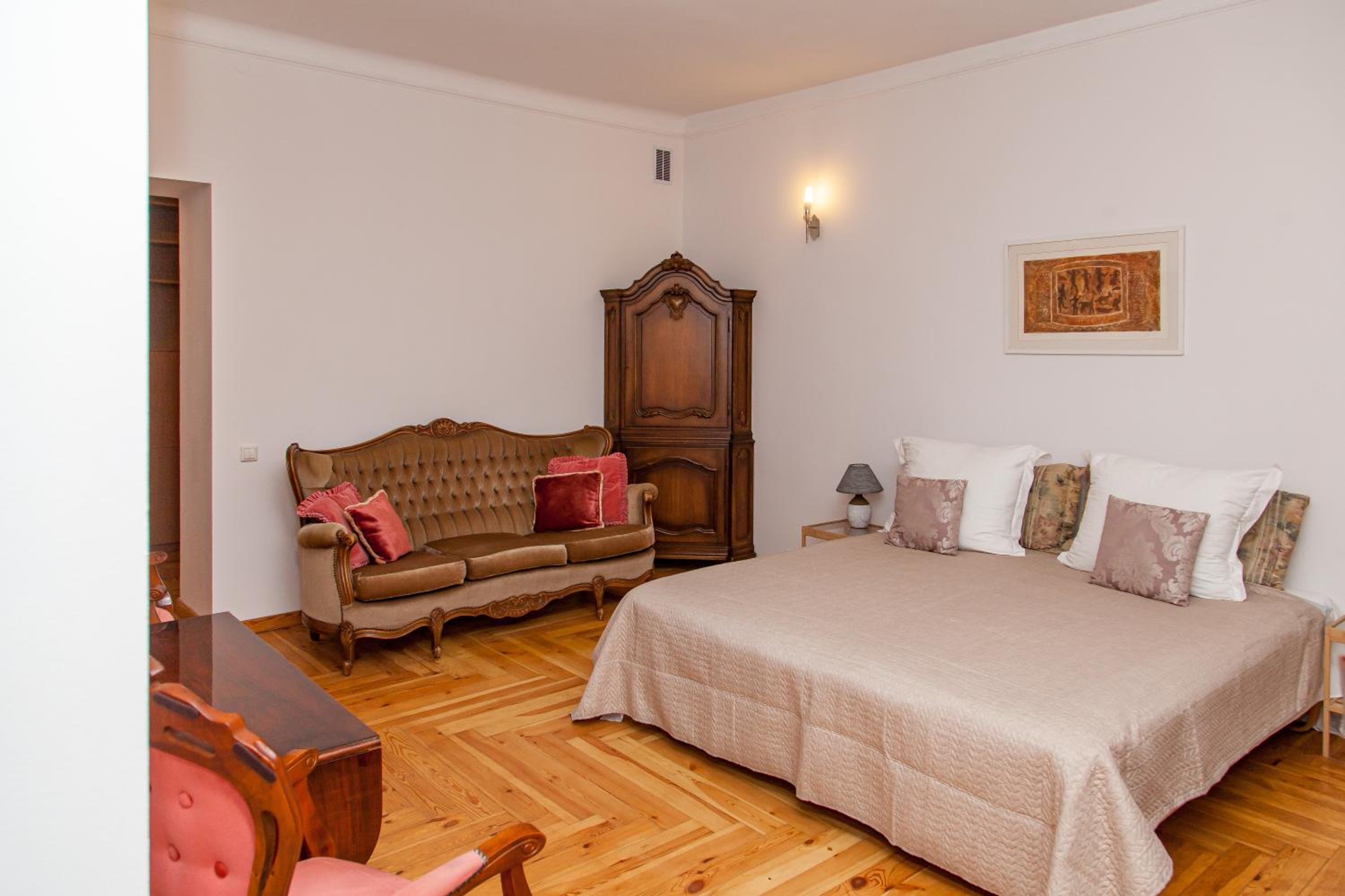 Three-Bedroom Apartment - Photo 10