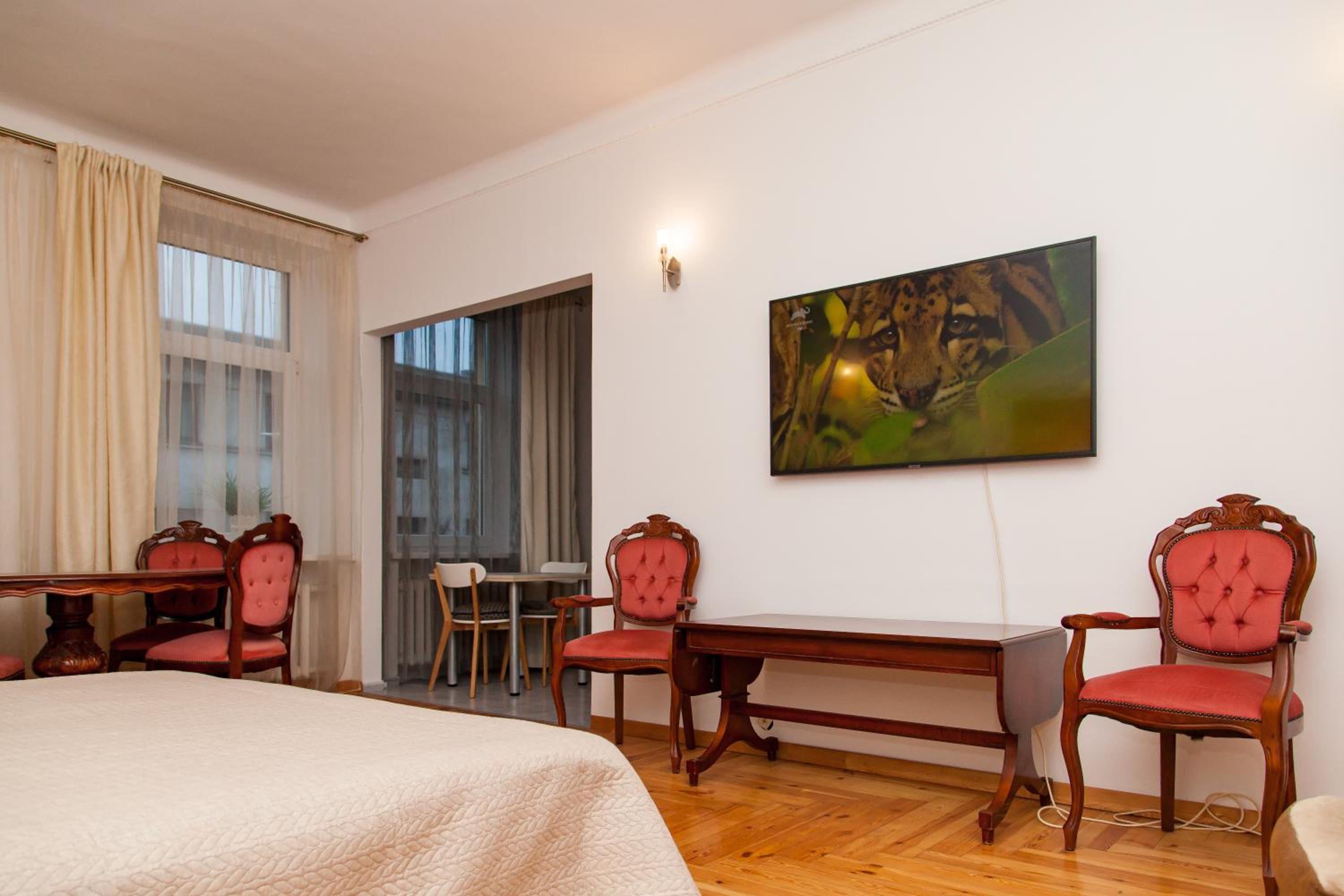 Three-Bedroom Apartment - Photo 9