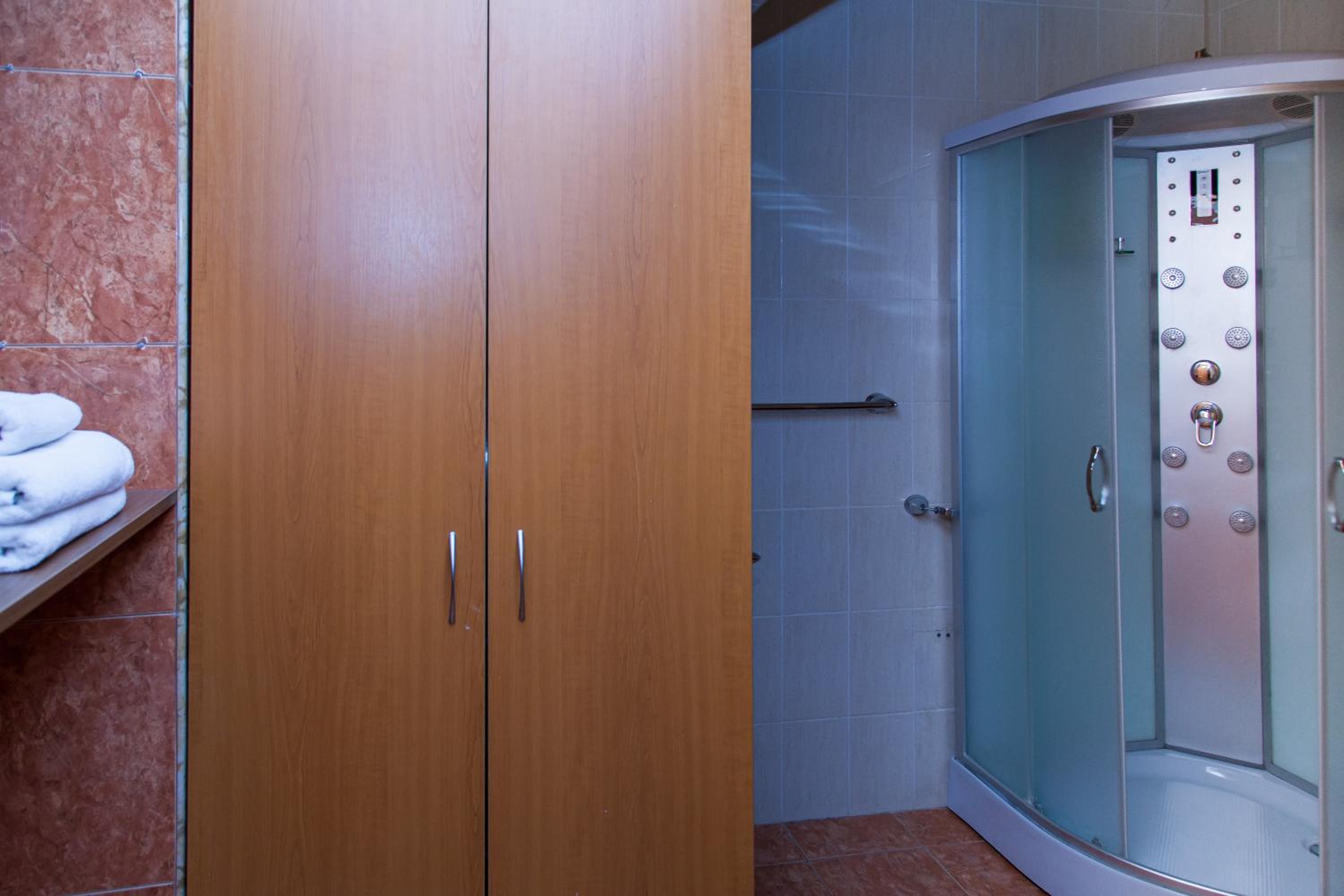 Three-Bedroom Apartment - Photo 7