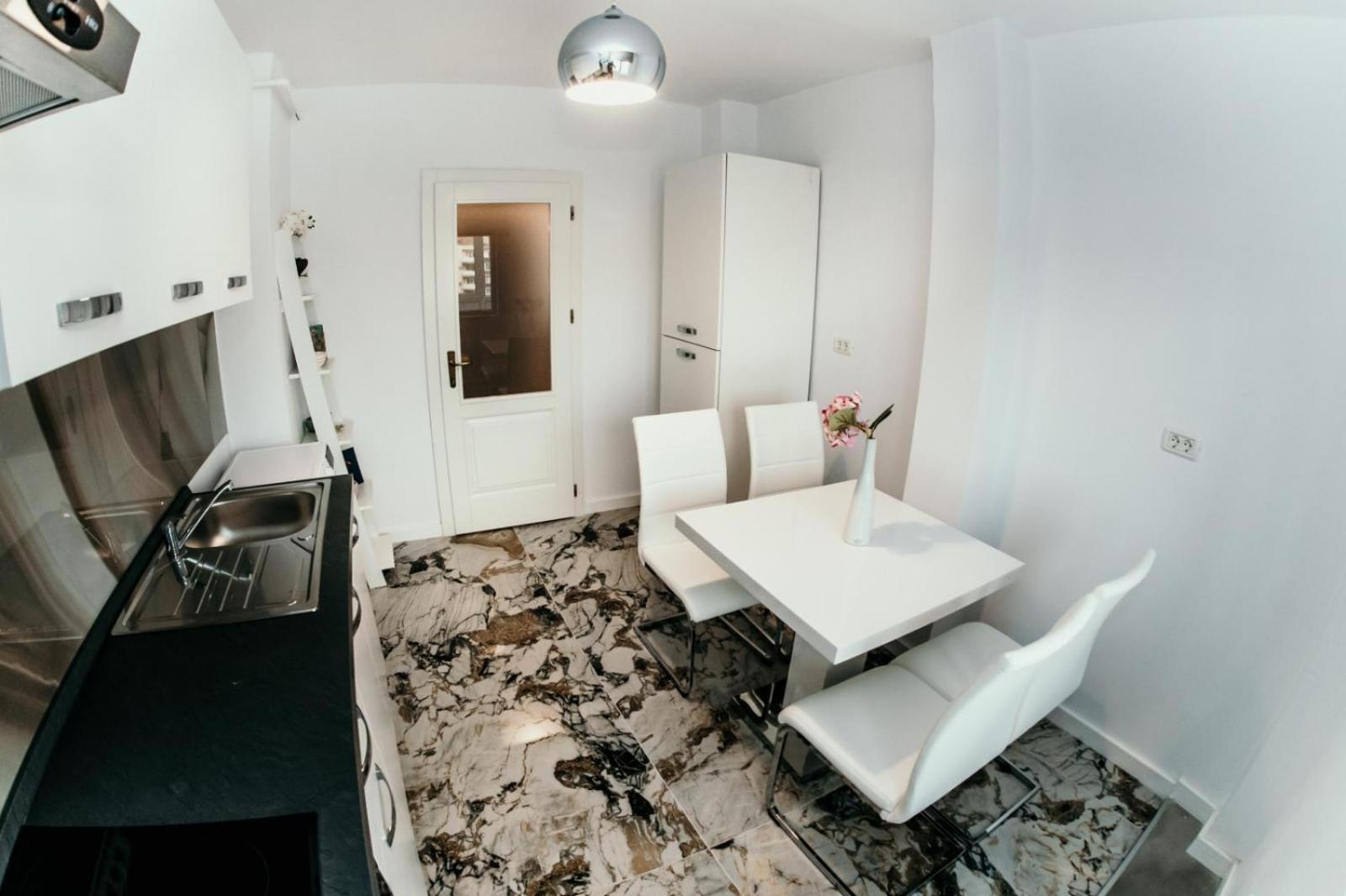 One-Bedroom Apartment - Photo 34