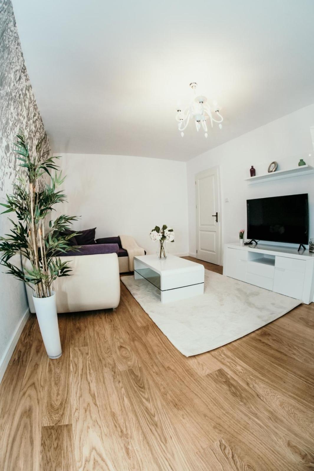 One-Bedroom Apartment - Photo 37