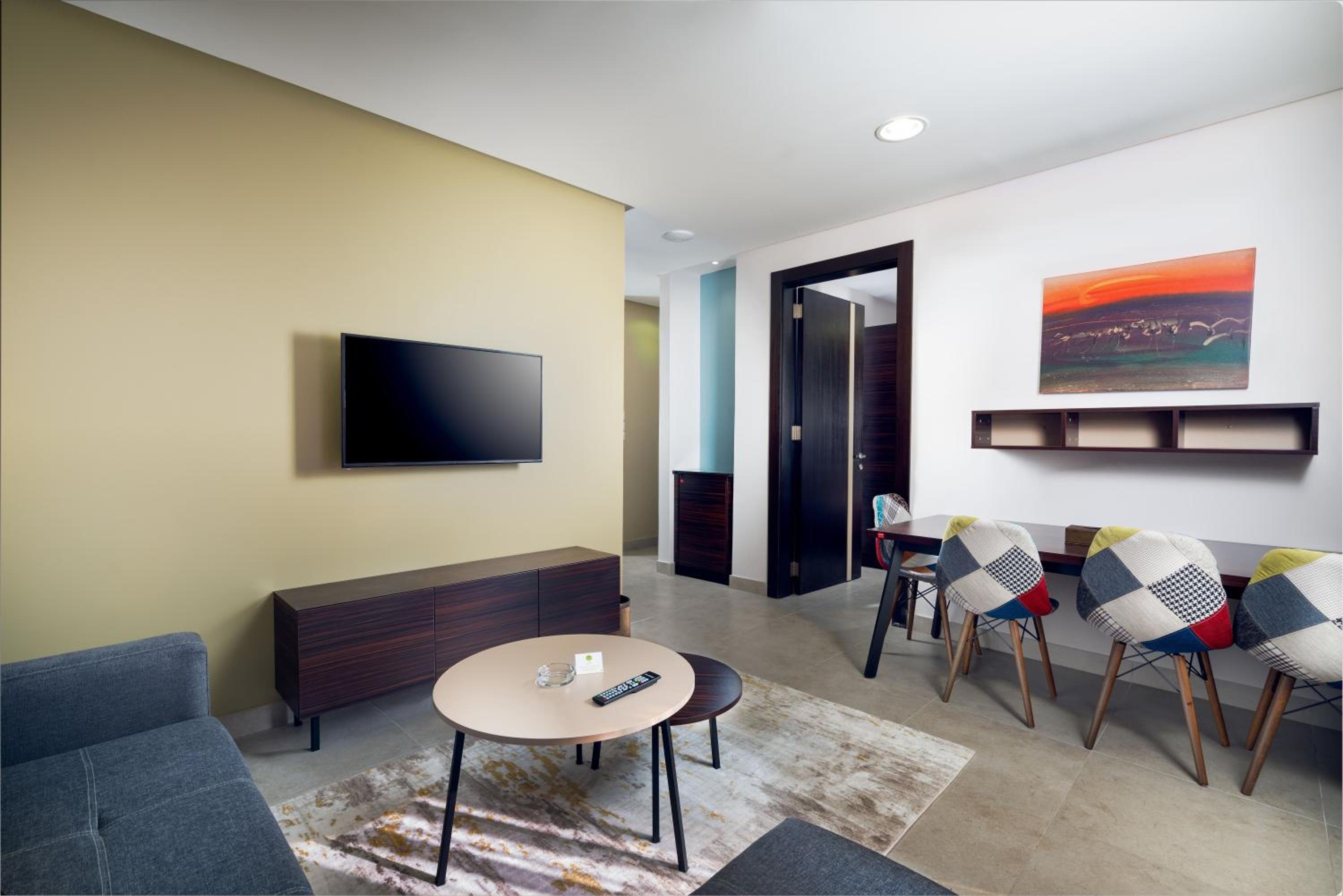 Two bedroom apartment with Balcony - Photo 3