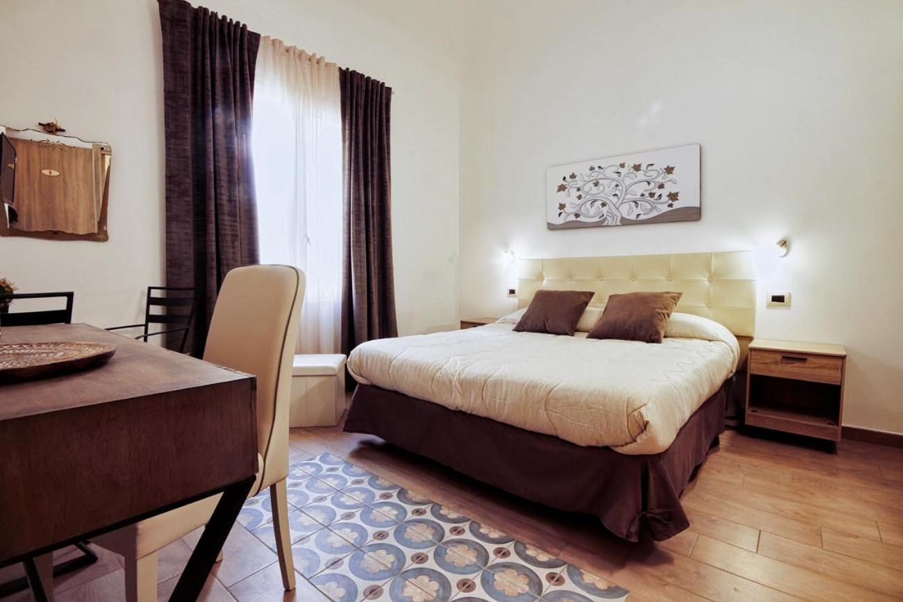 Deluxe King Room photo 1