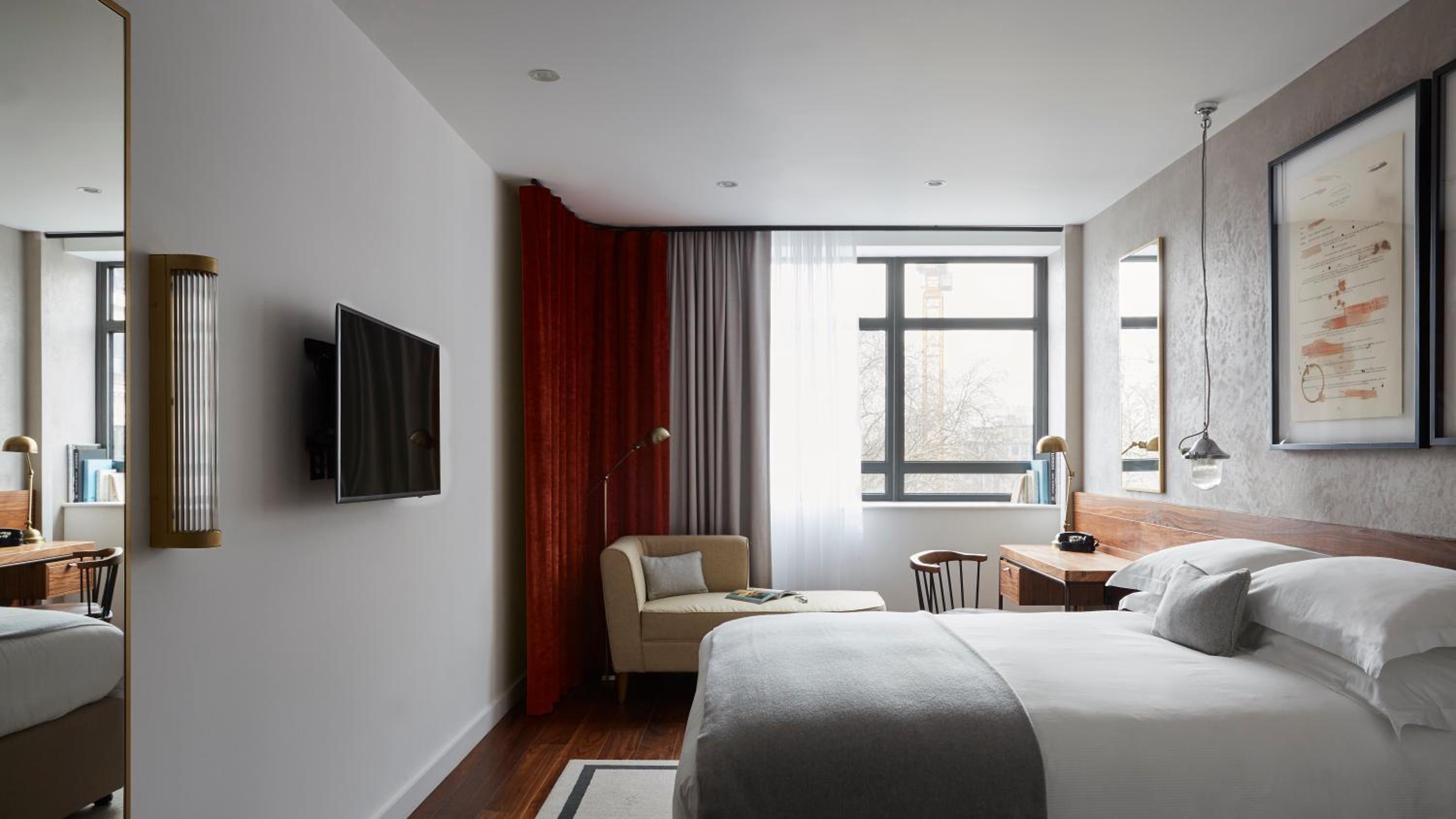 Premium Queen Room with City View