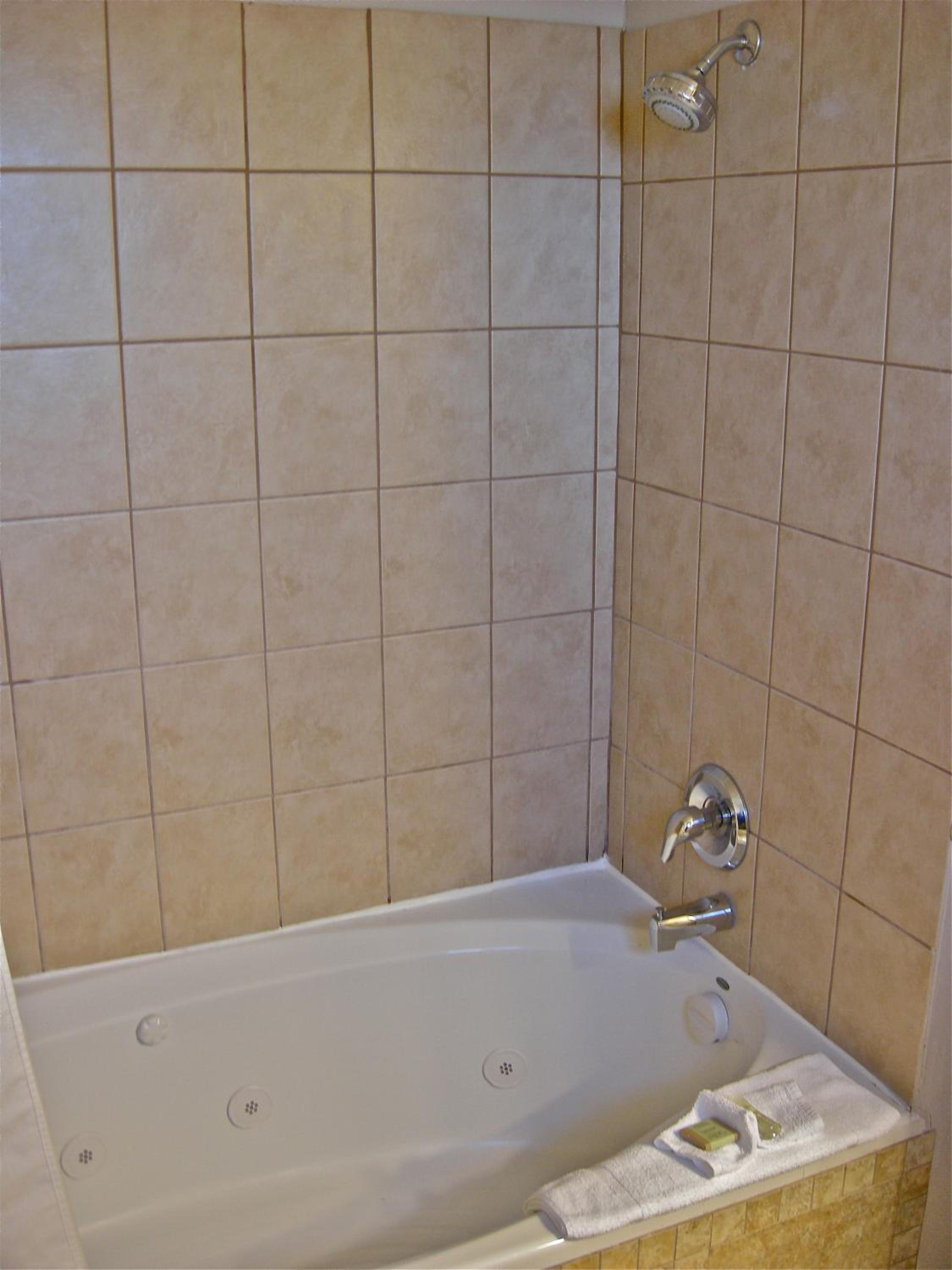 Deluxe Queen Suite with Two Queen Beds - Non-Smoking - Photo 6