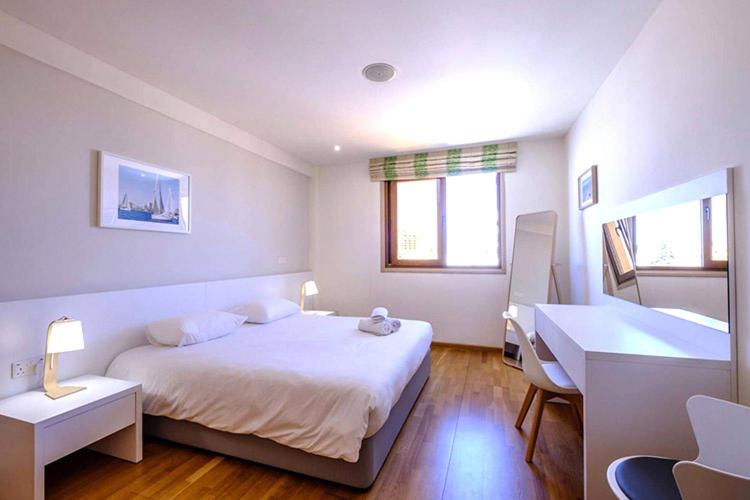 Three-Bedroom Apartment photo 2