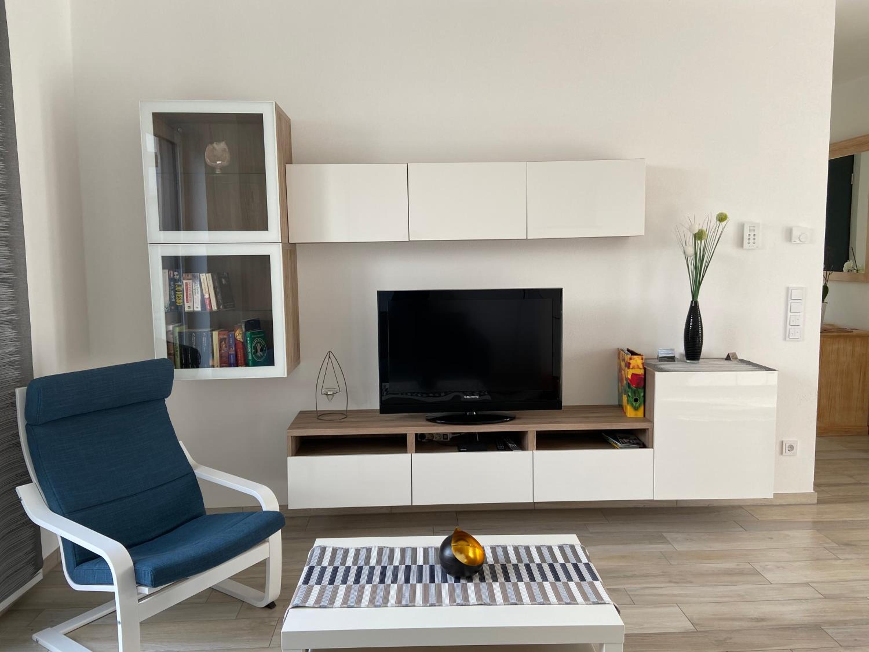 One-Bedroom Apartment photo 1