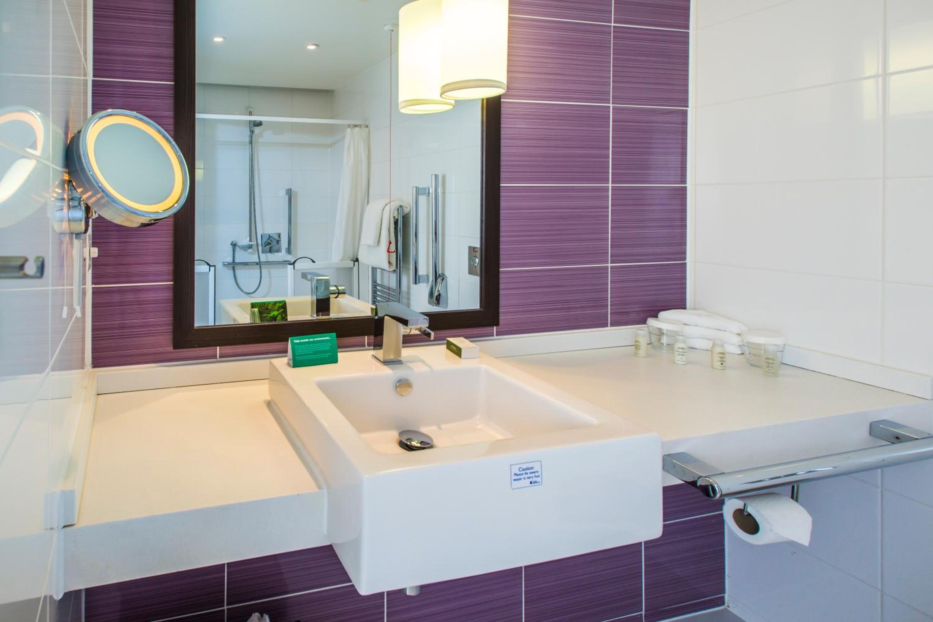 Standard Double Room - Disability Access - Photo 3