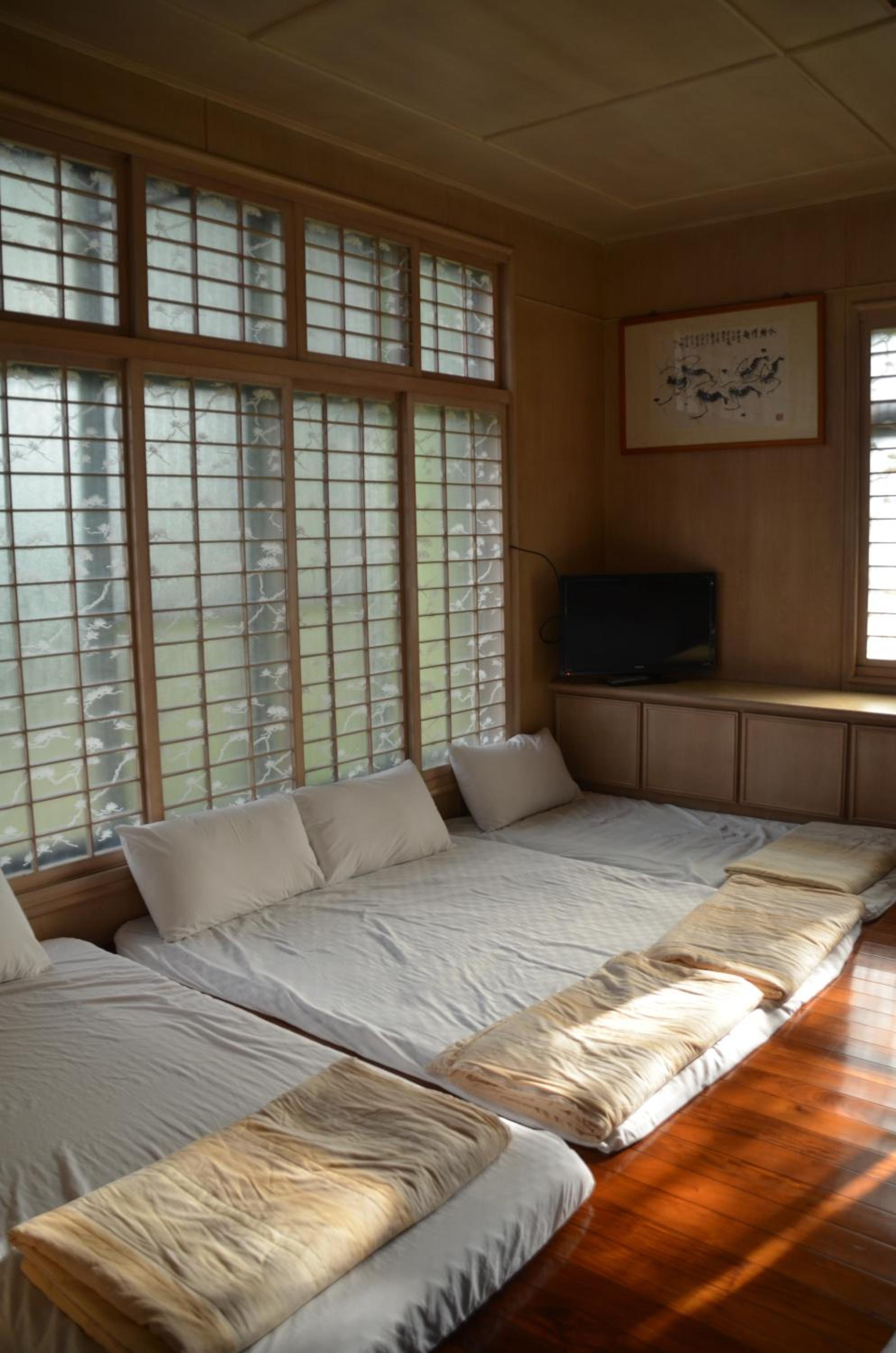 Japanese-Style Room for Six photo 1