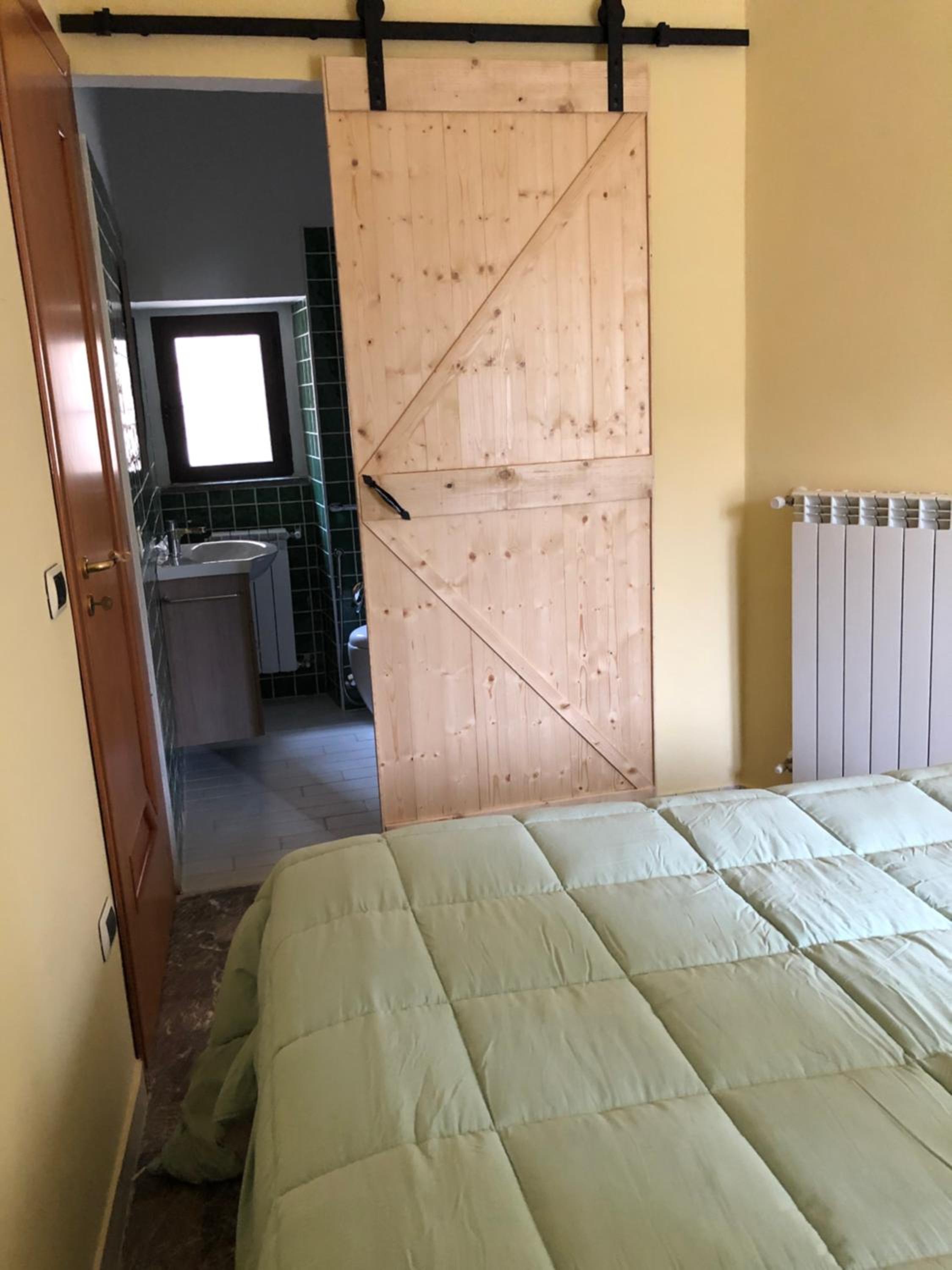 Single Room with Bathroom photo 1