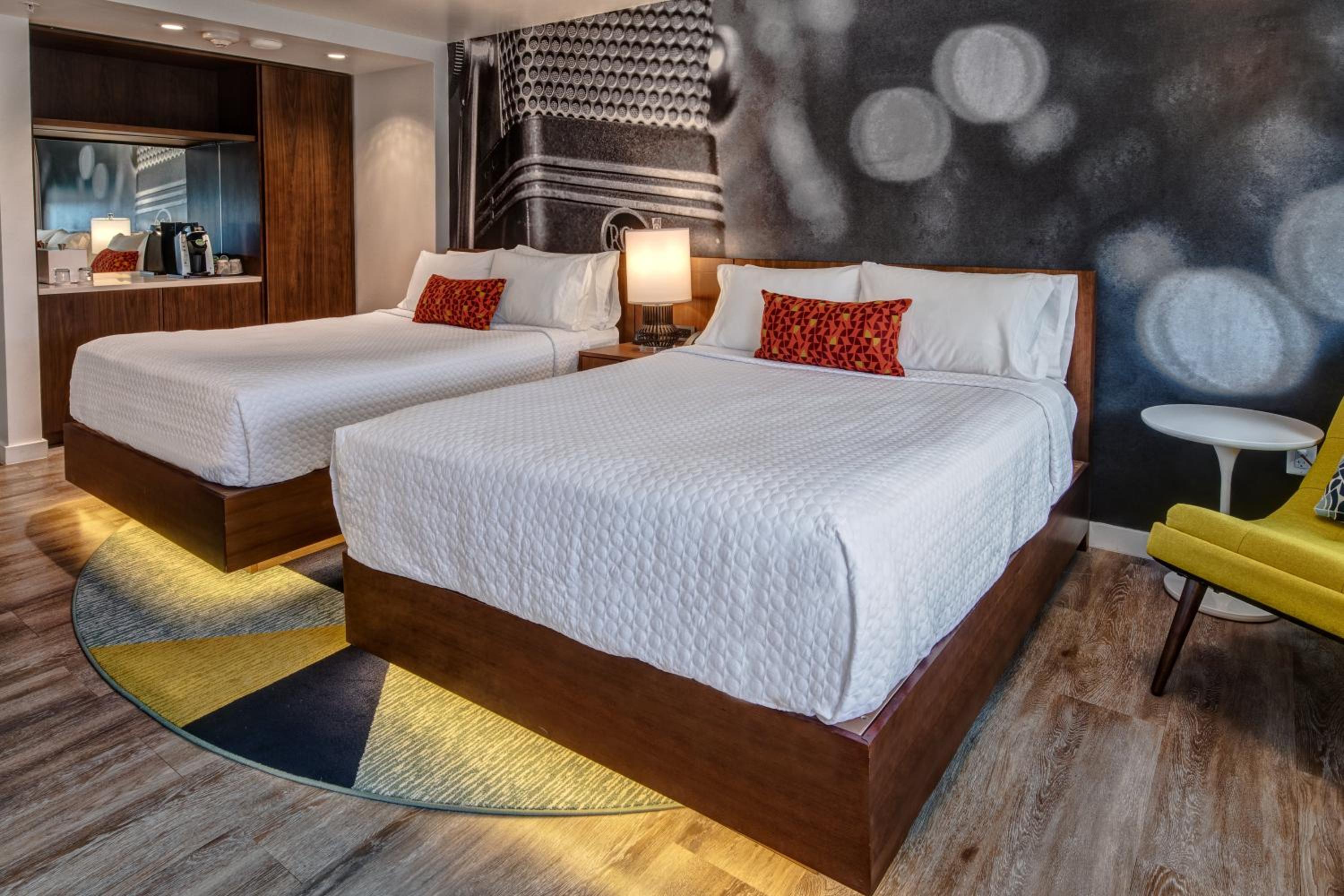 Room with Two Beds - Hearing Accessible - Non-Smoking photo 2