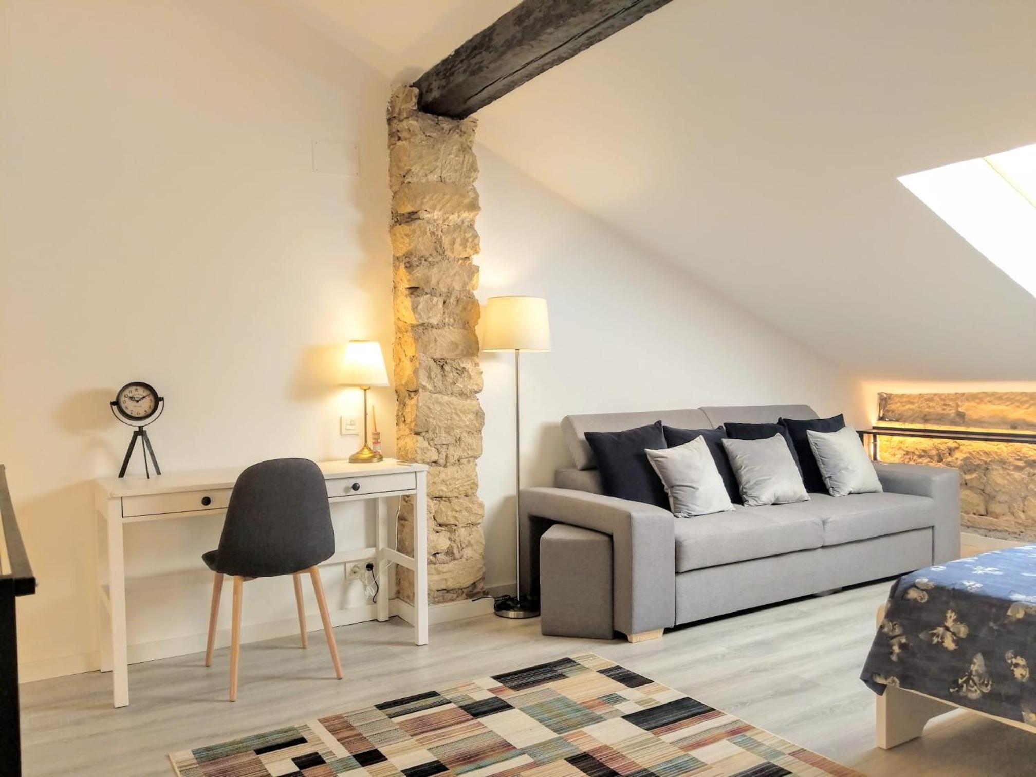 Two-Bedroom House - Photo 4