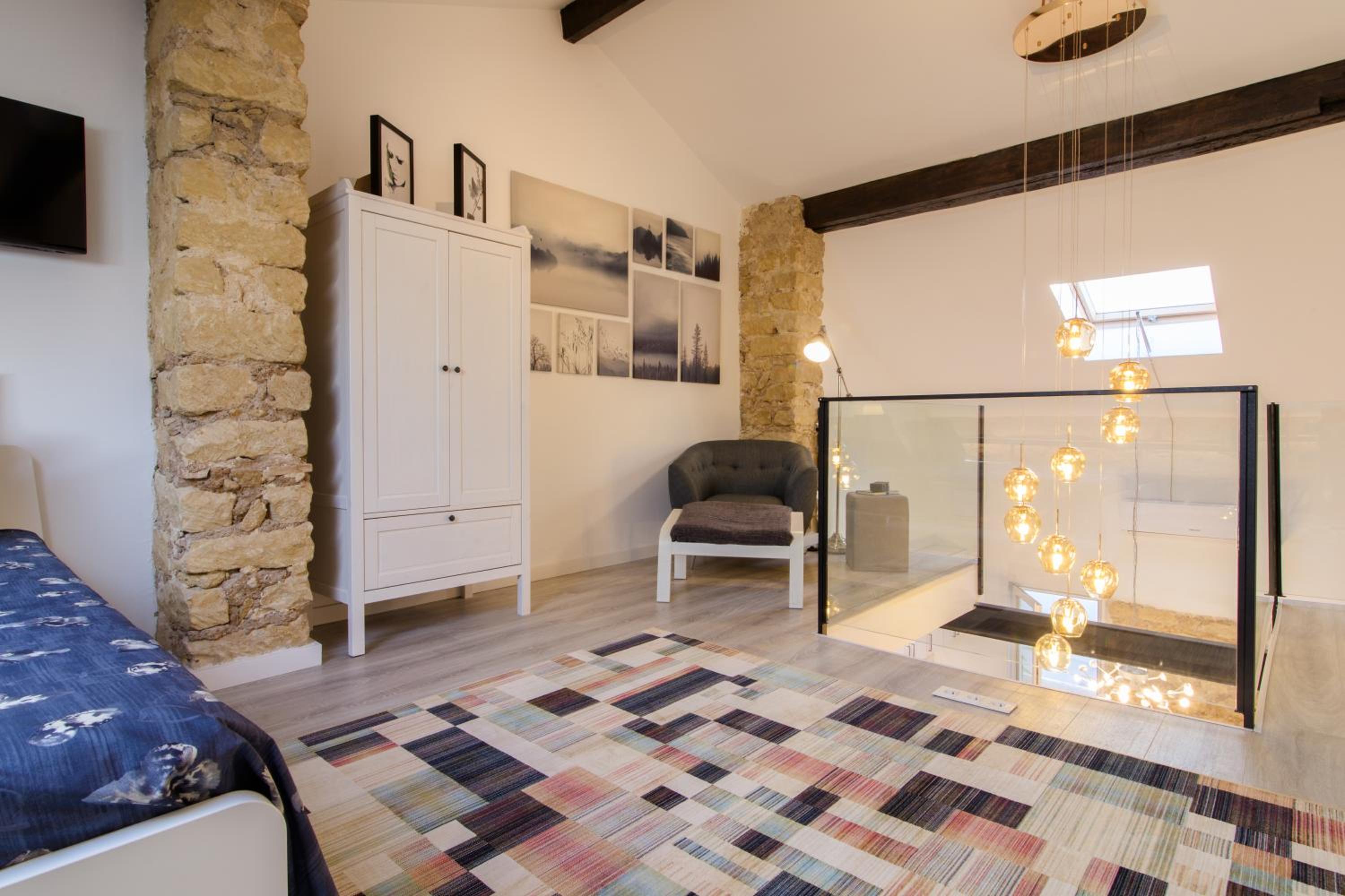 Two-Bedroom House - Photo 8