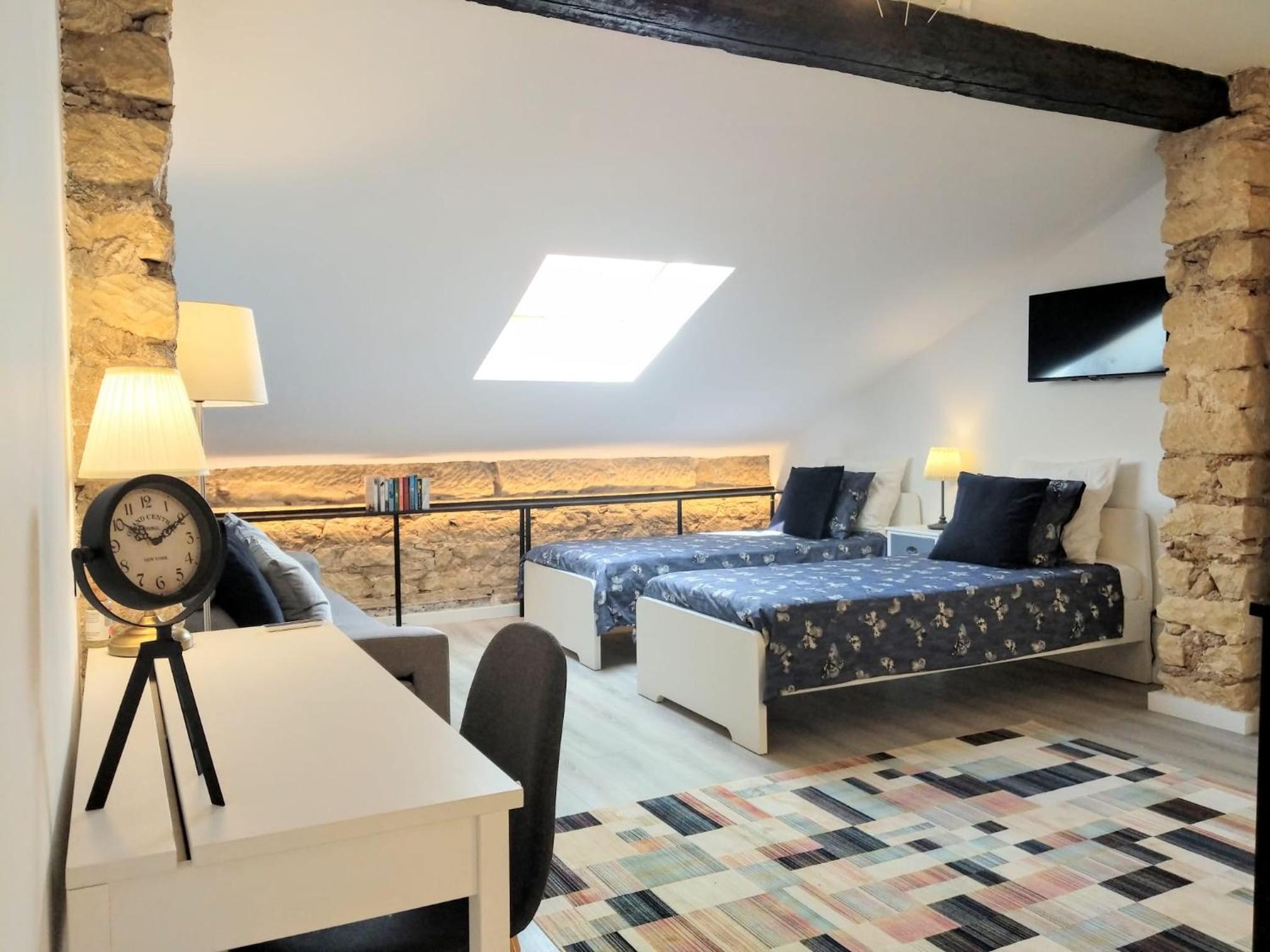 Two-Bedroom House - Photo 9
