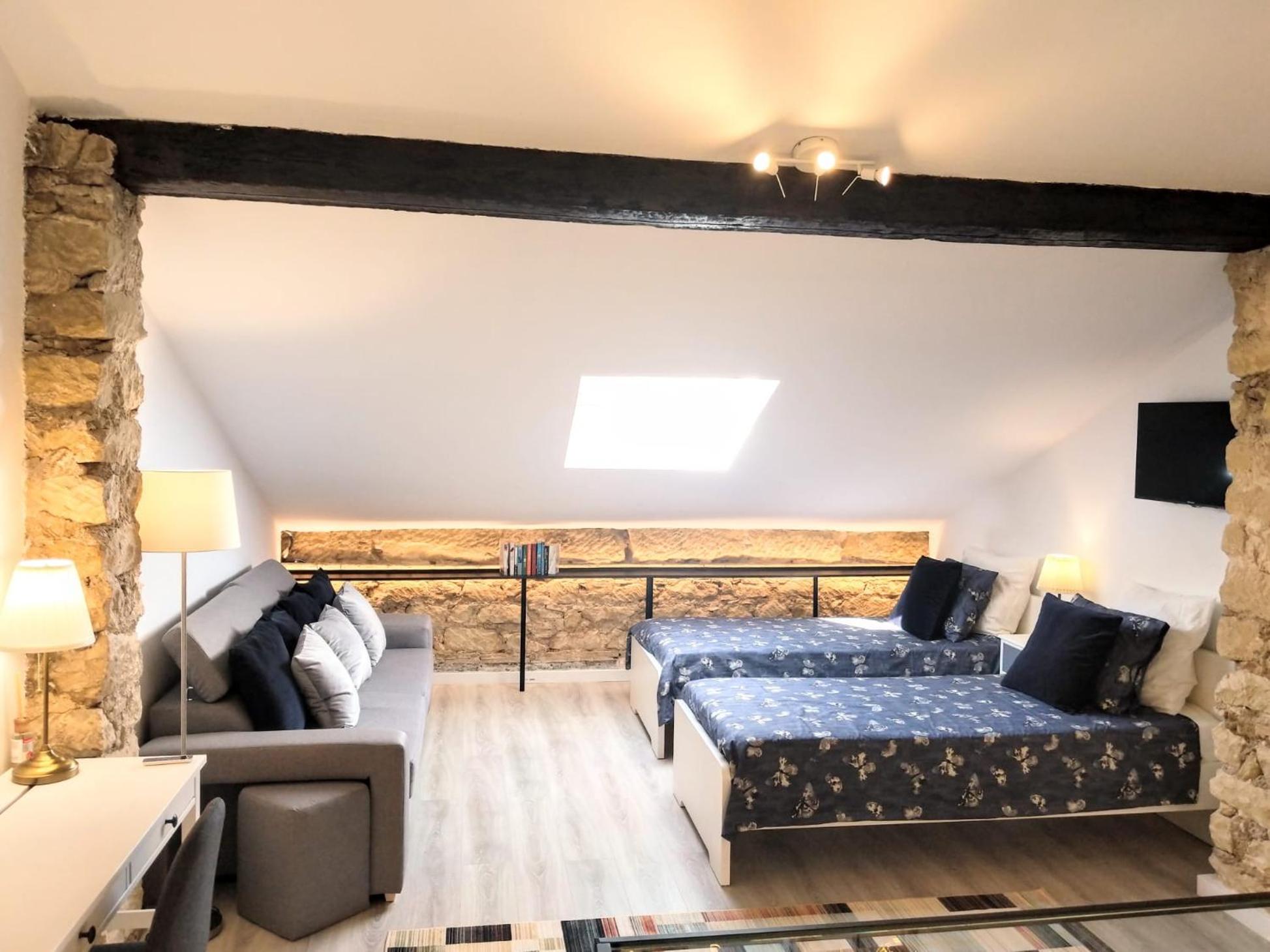 Two-Bedroom House - Photo 10