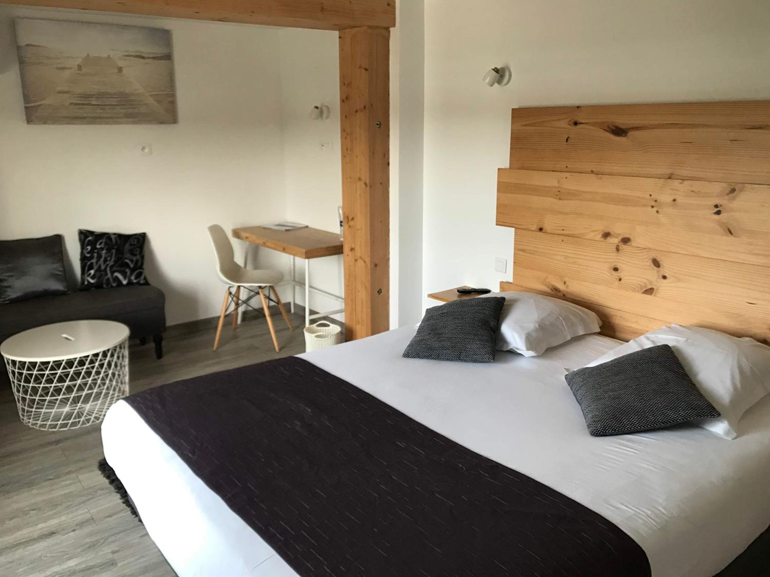 Premium Double Room With Lake View - Photo 1