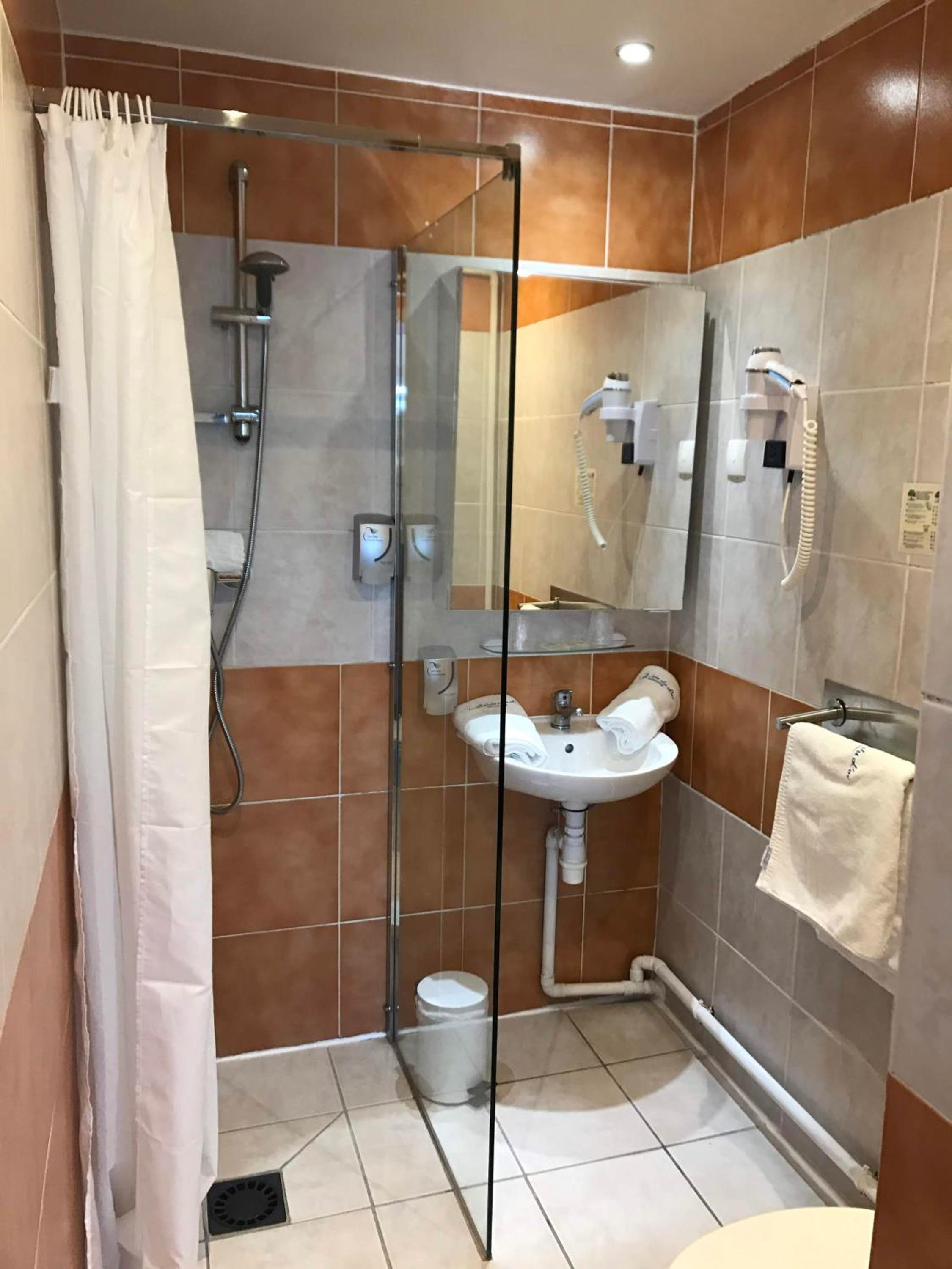 Premium Double Room With Lake View - Photo 8