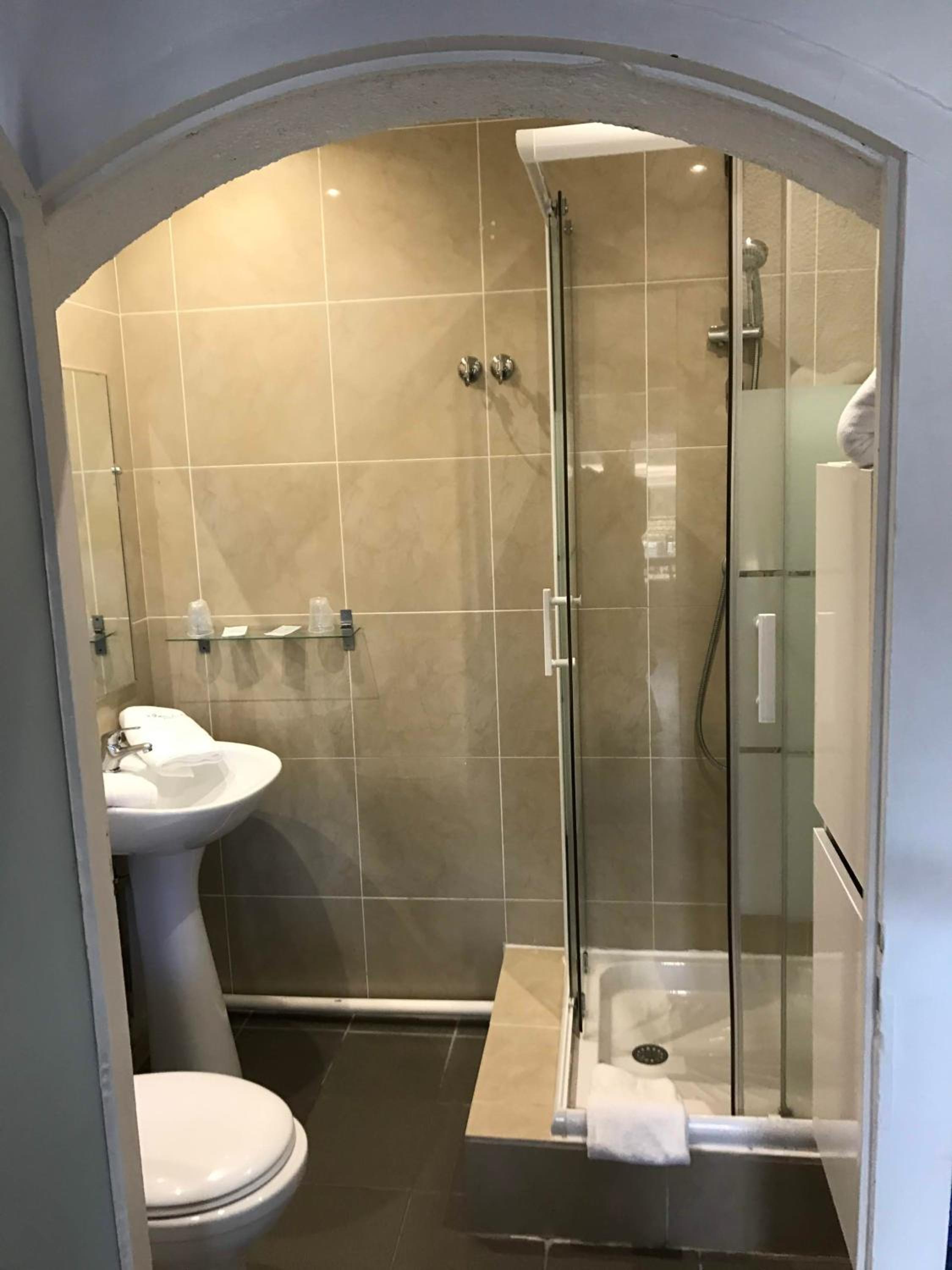 Premium Double Room With Lake View - Photo 9