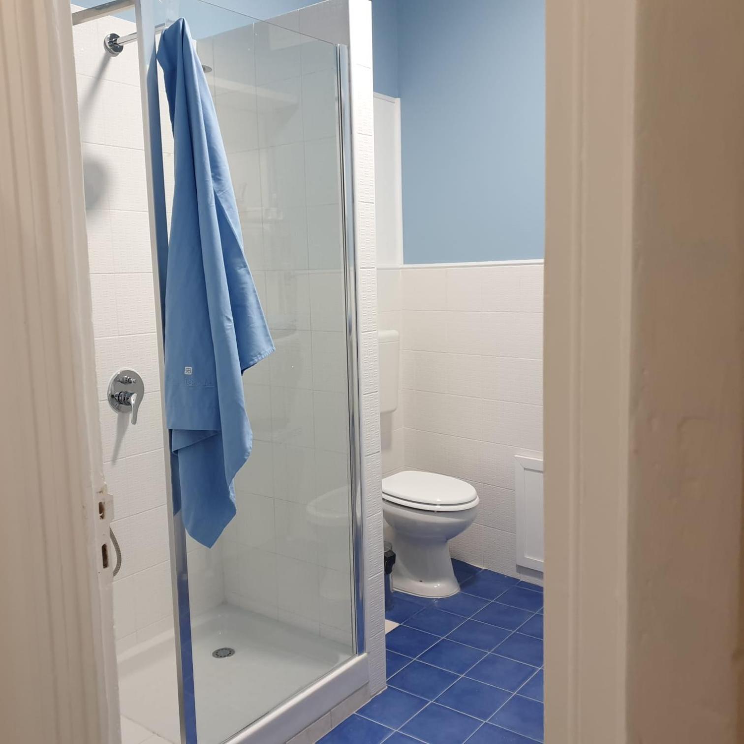 Economy Double Room - Photo 9