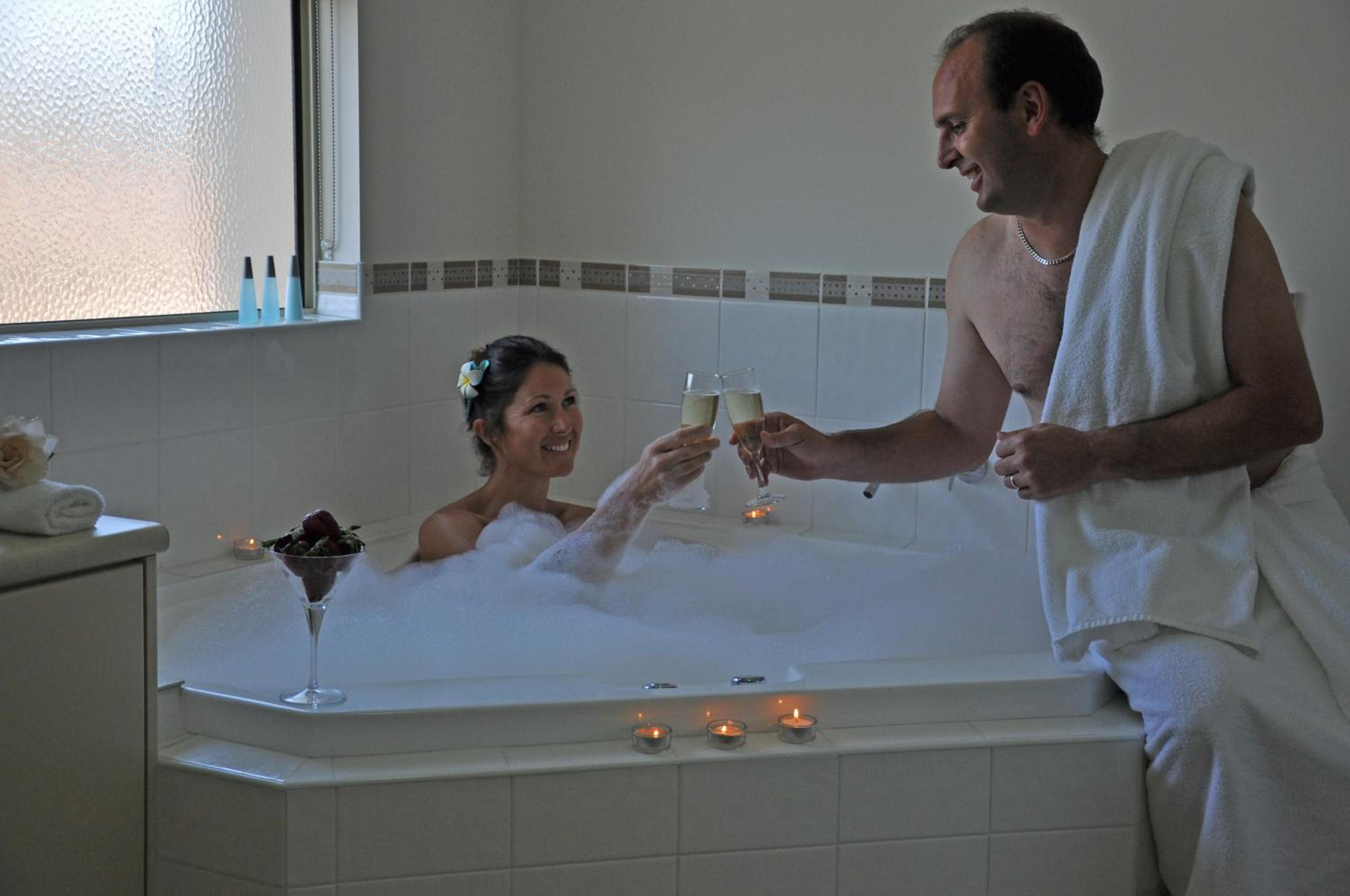 Two-Bedroom Apartment with Spa Bath photo 2