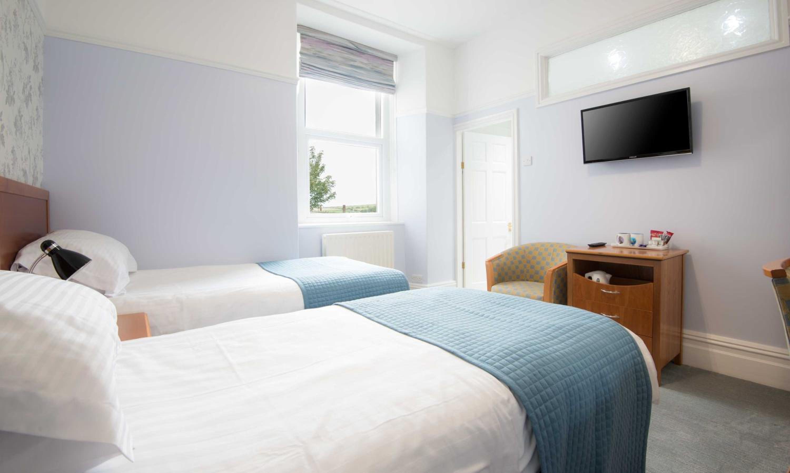 Standard Twin Room - Photo 1
