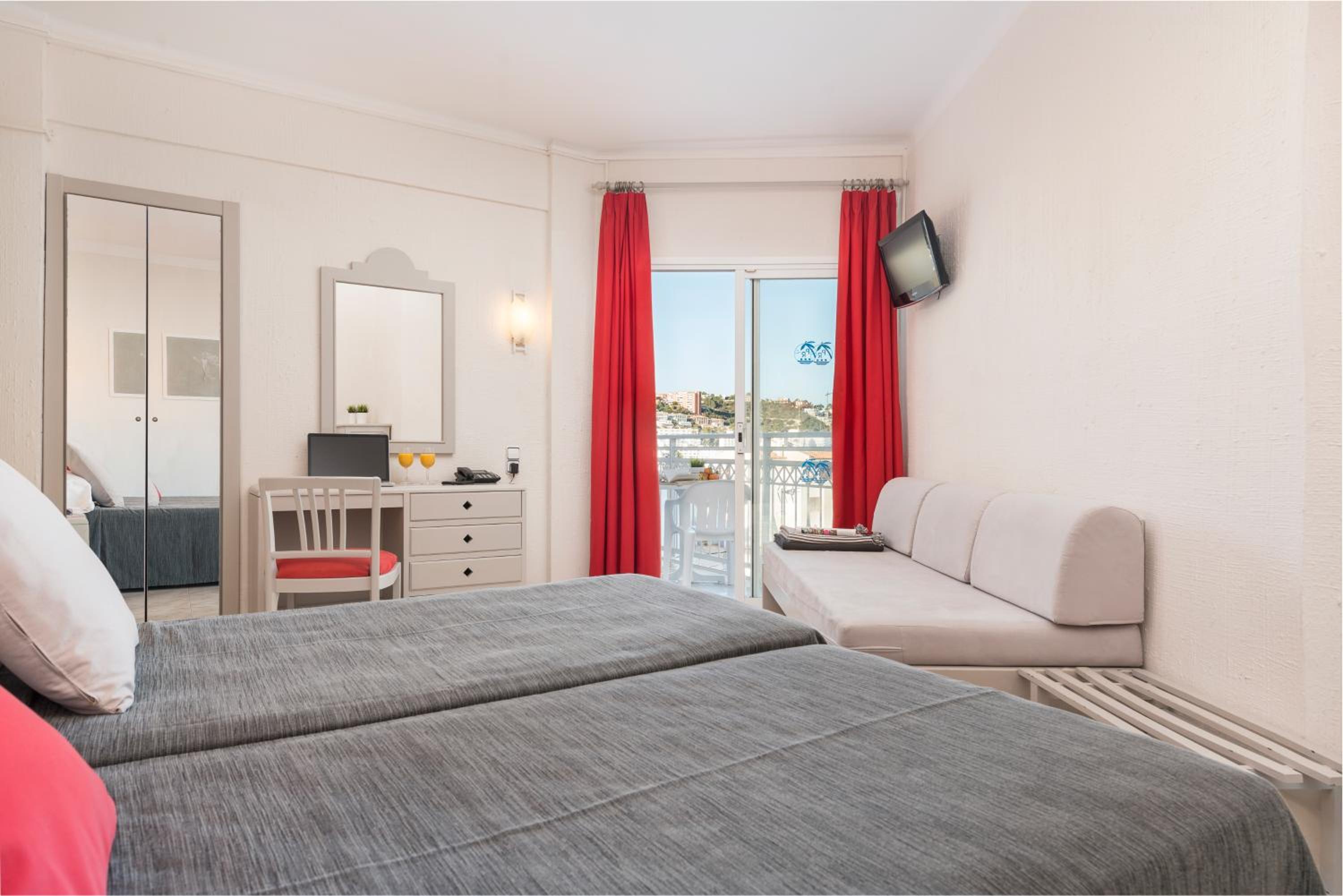 Habitación Triple con Balcón