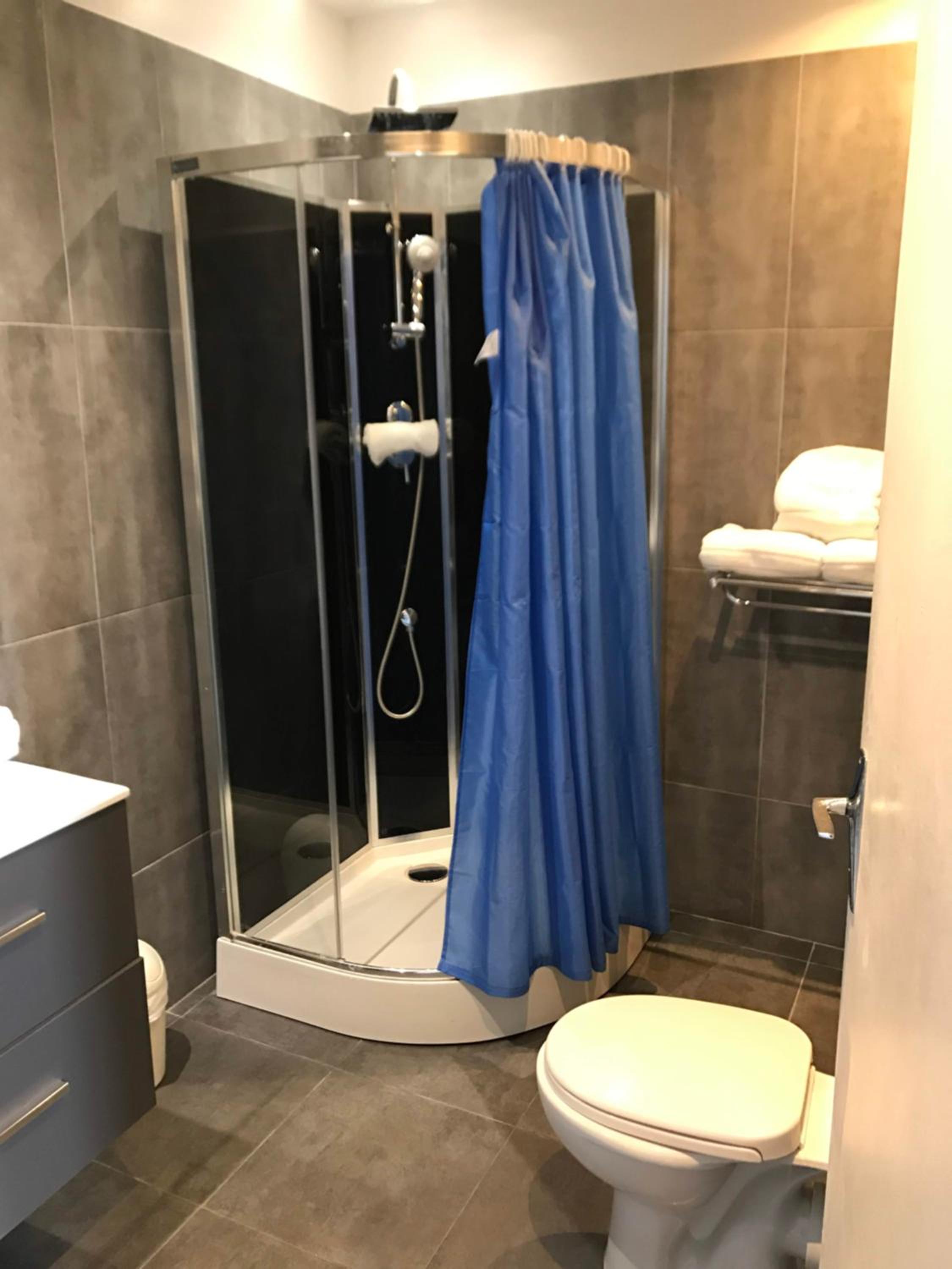 Standard Triple Room - Photo 8