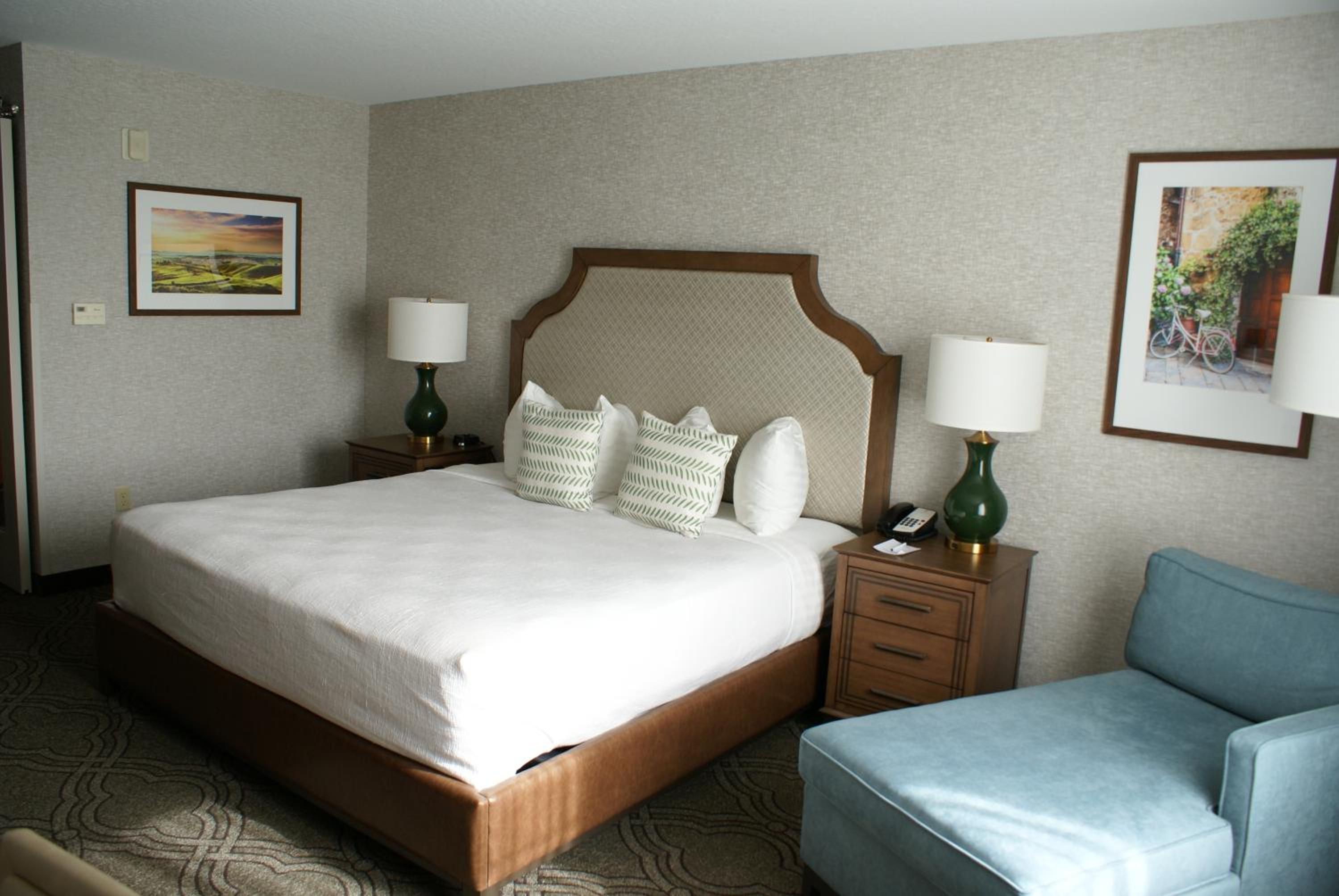 Standard King Room - Photo 4