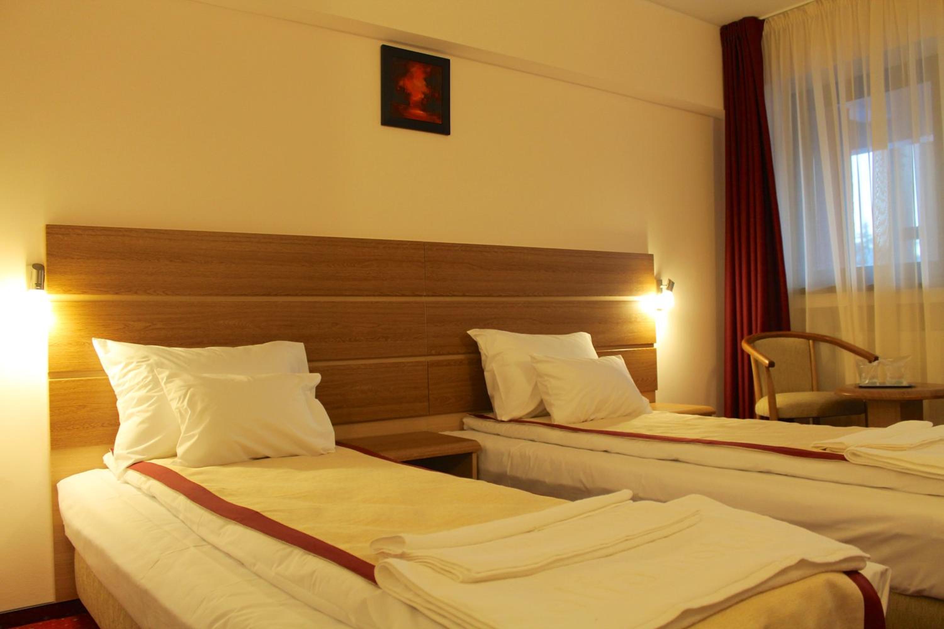 Standard Twin Room - Photo 3