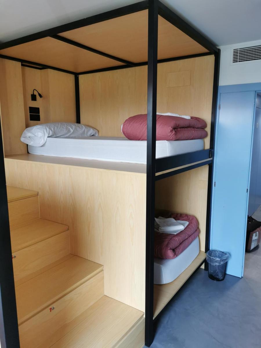 Bed in 8-Bed Mixed Dormitory Room photo 1