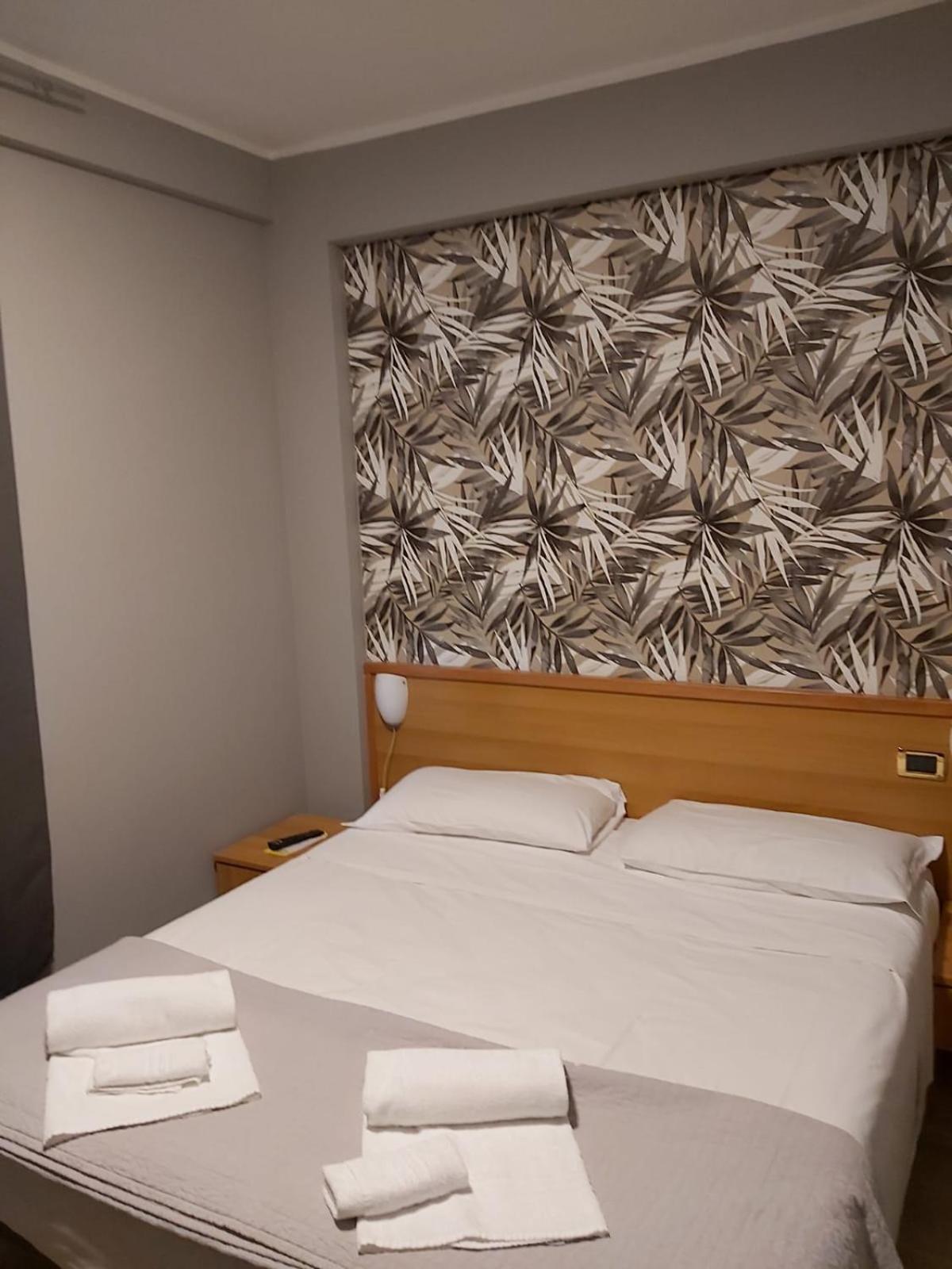 Standard Double or Twin Room photo 2