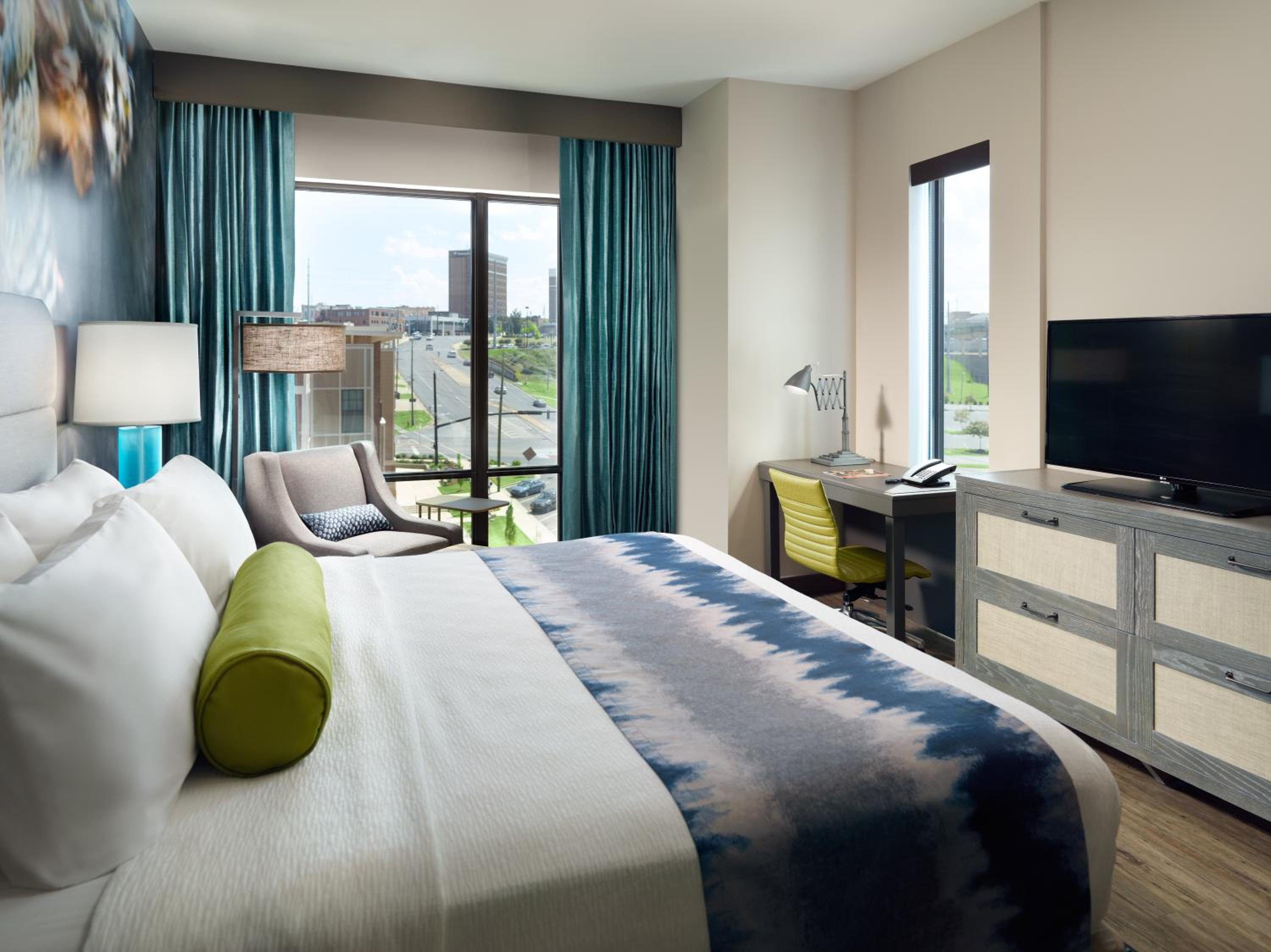 One-Bedroom King Suite with Communications Accessible Roll-In Shower