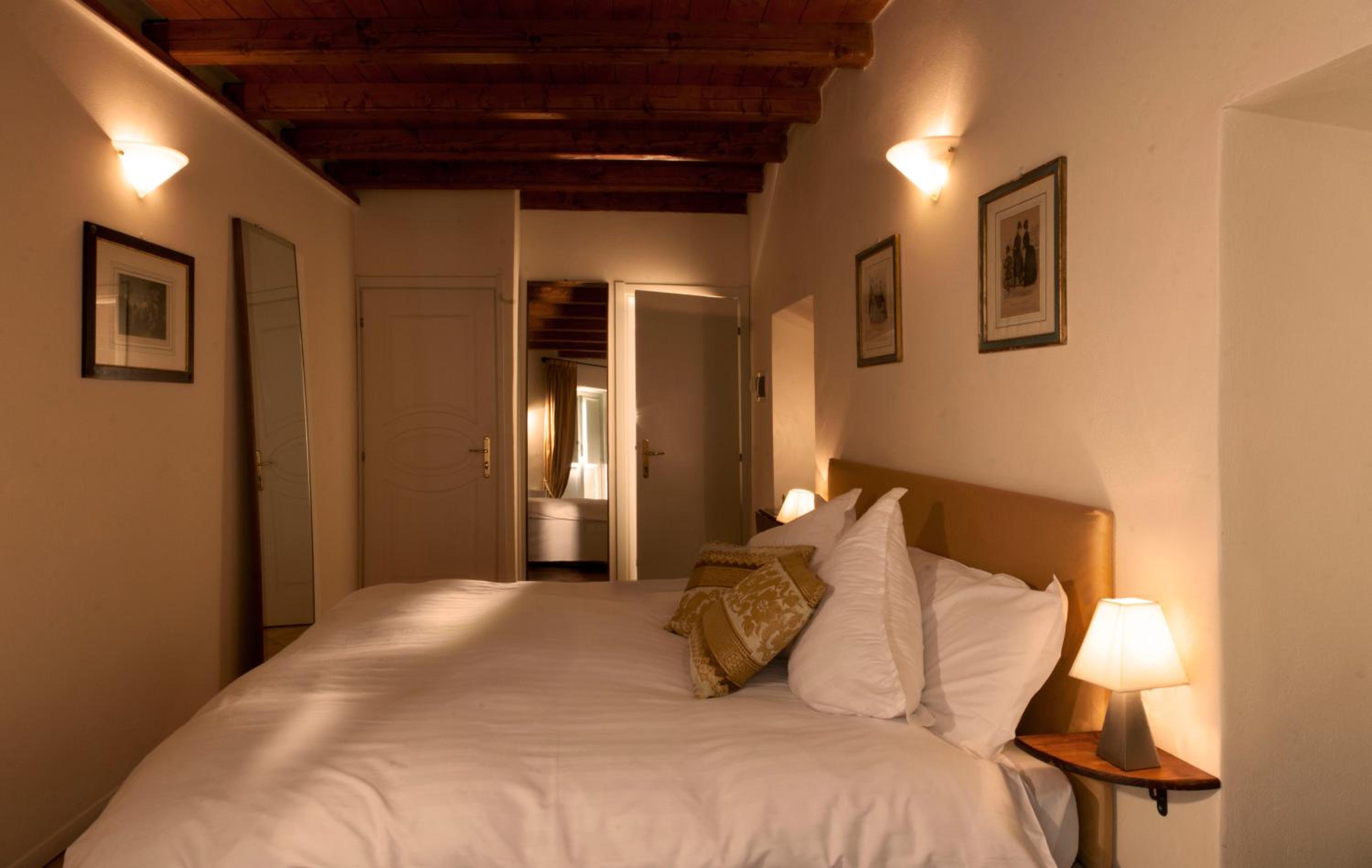 Double Room - Photo 6