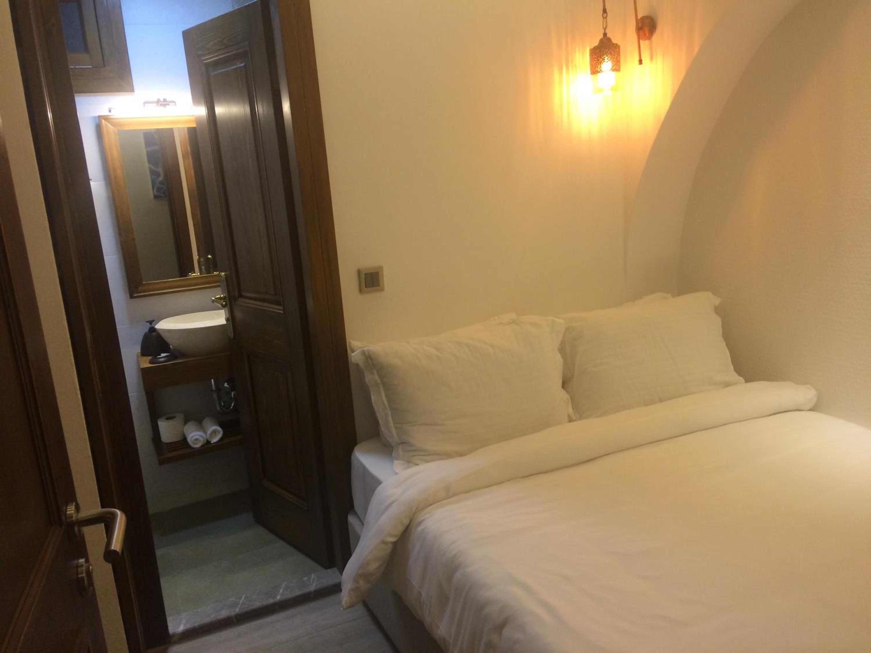 Budget Double Room - Photo 1