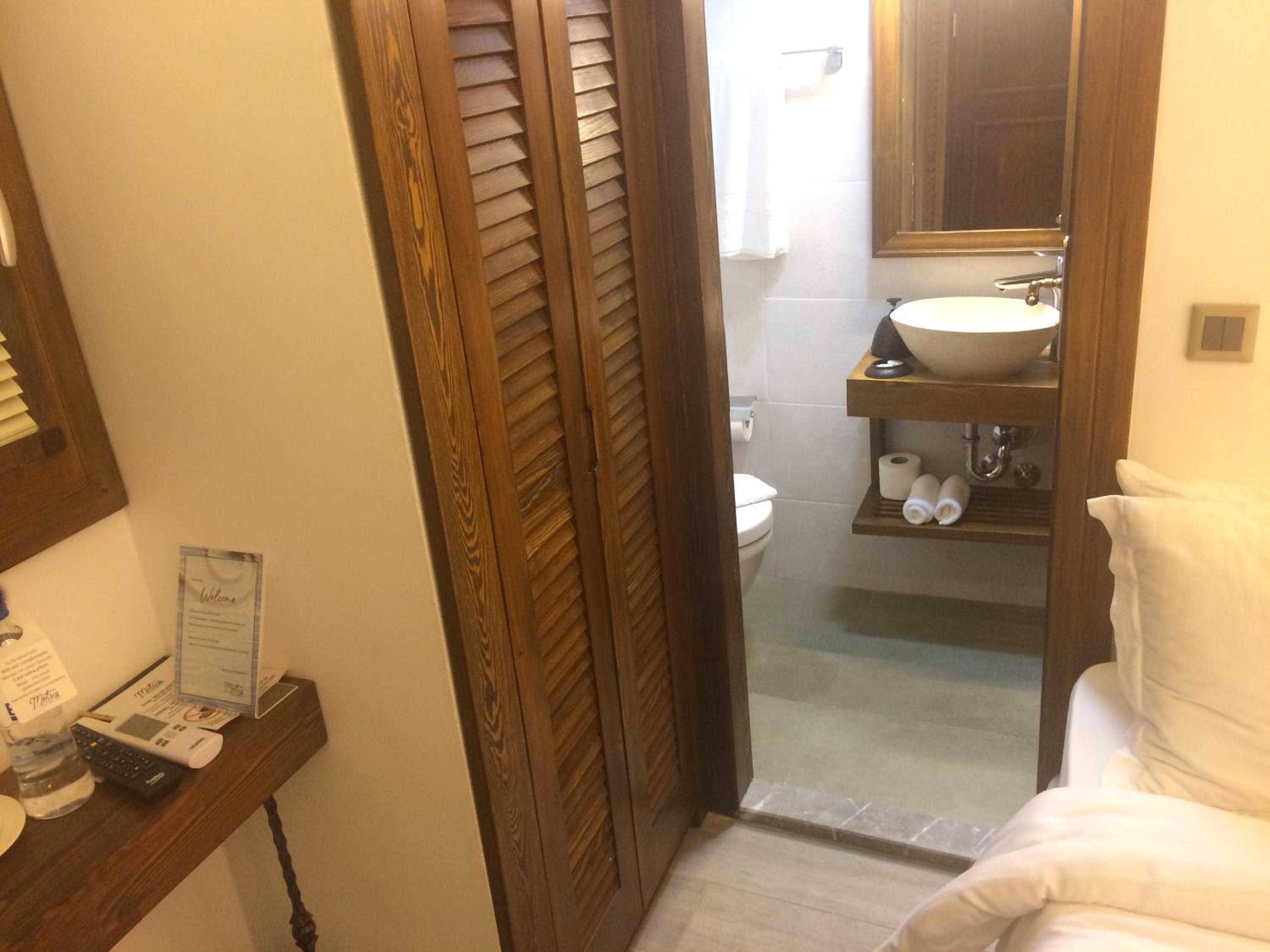 Budget Double Room - Photo 5